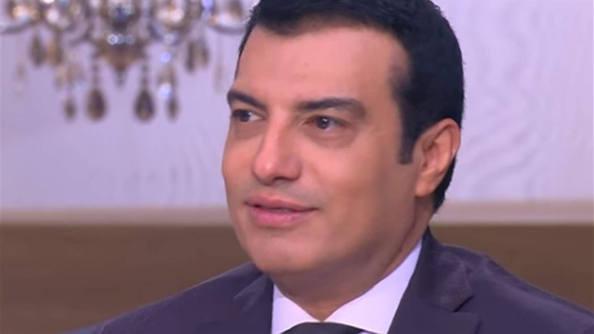 بالفيديو- إيهاب توفيق لم يتمالك دموعه بسبب مرض أولاده!