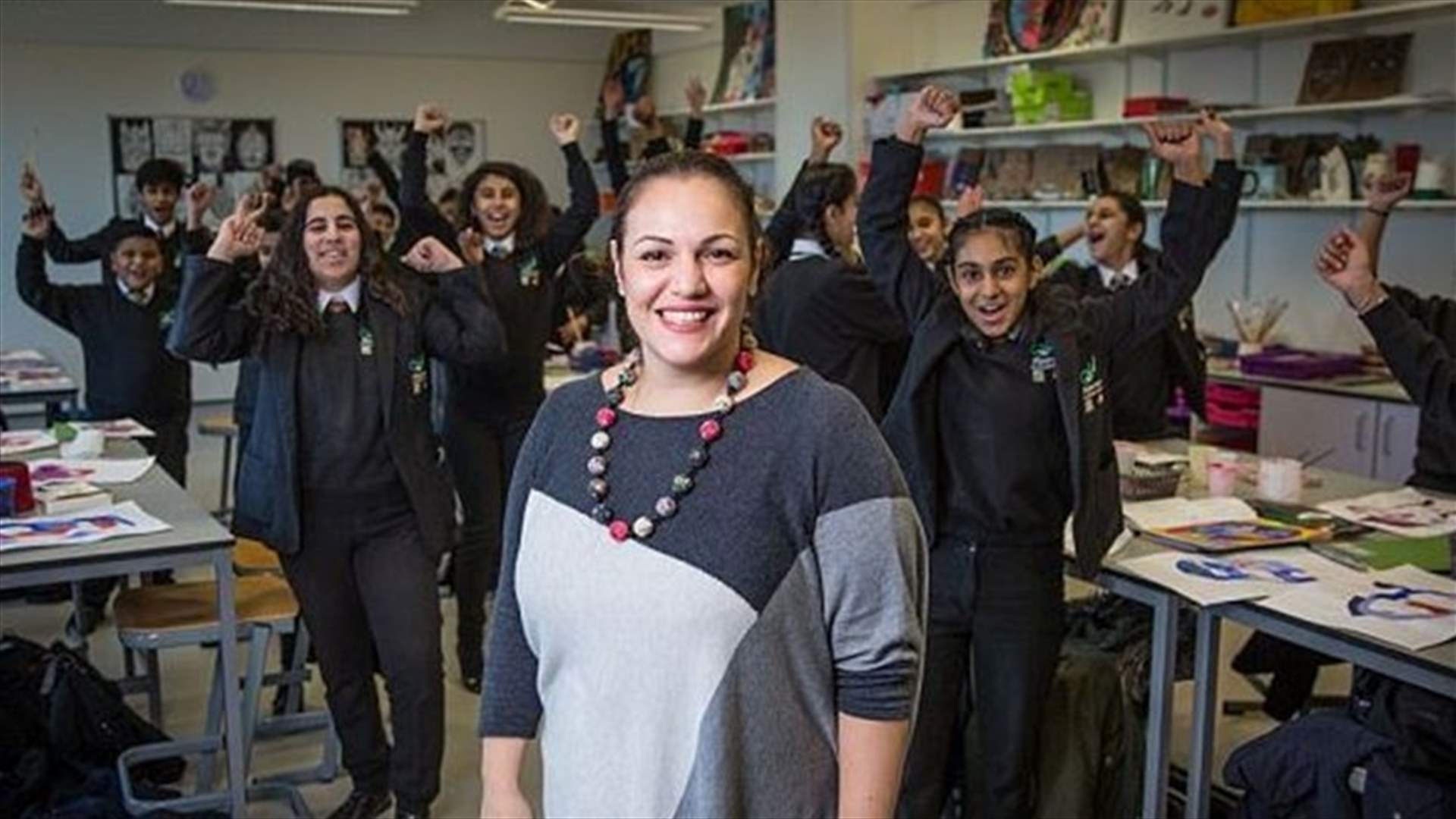 تعرفوا إلى أفضل معلمة في العالم... تتقن 35 لغة وفازت بمليون دولار!