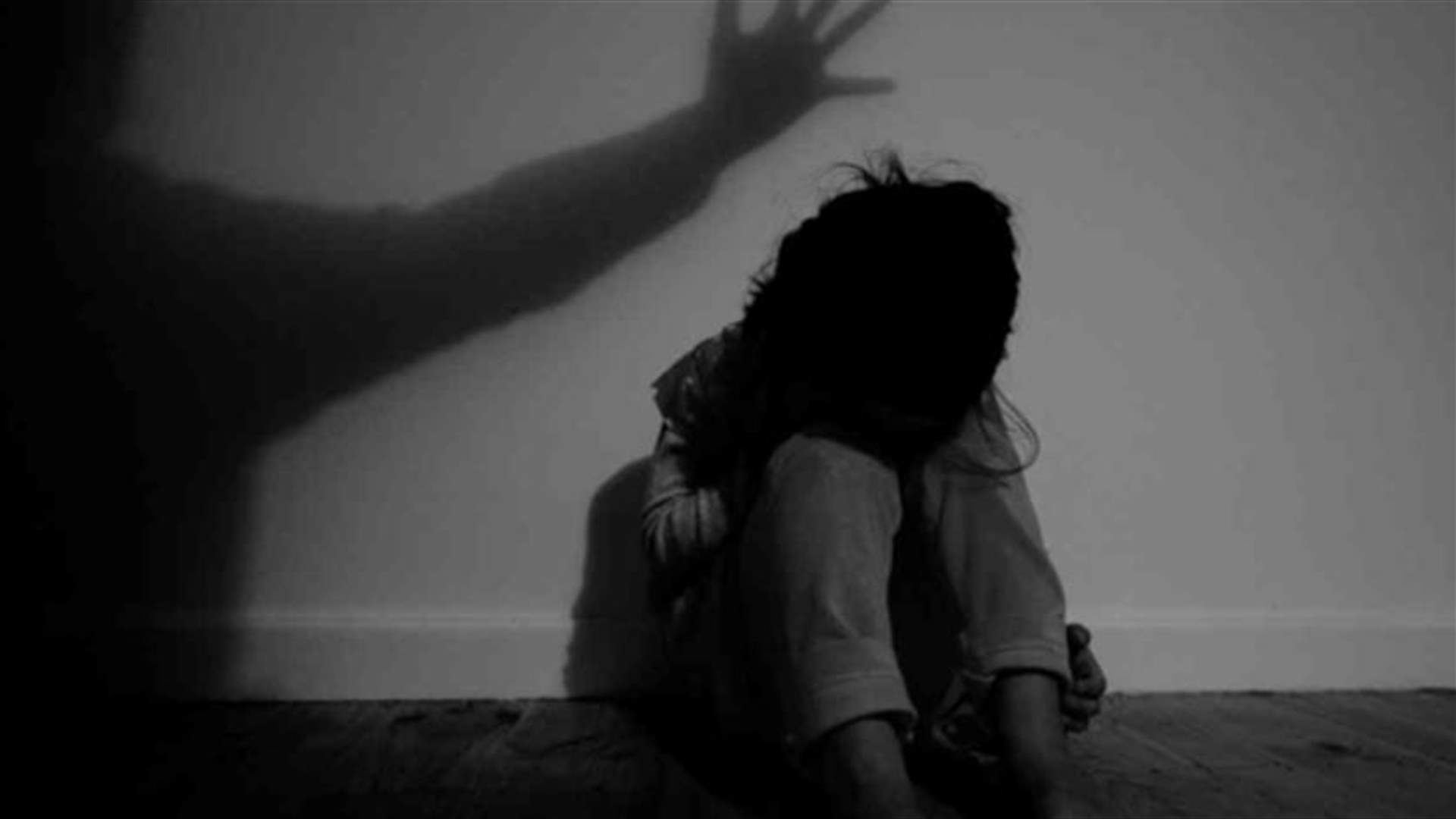 خطف طفلة وتحرش بها جنسياً... بعد سرقة سيارة والدتها!