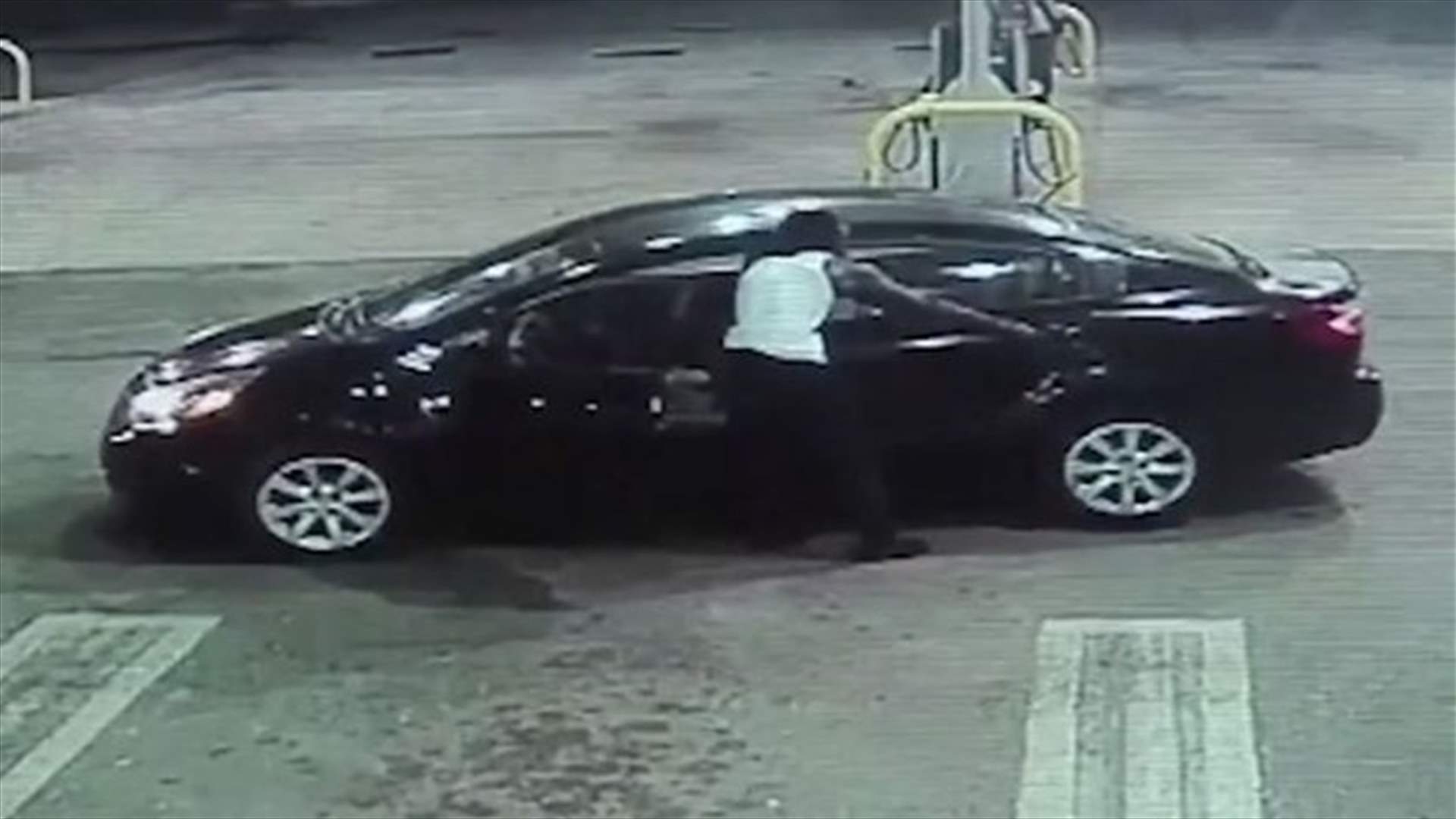 بالفيديو – سرق سيارة من دون أن يعلم المفاجأة التي تنتظره بداخلها