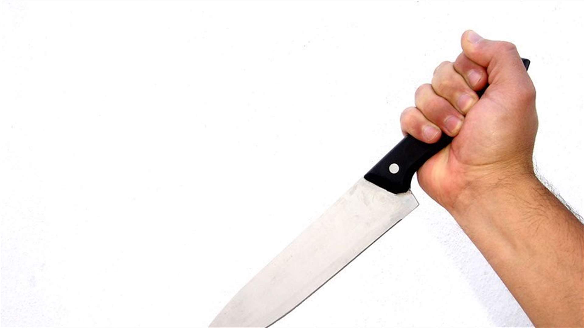 طعنه على خلفية مالية بفندق في جزين