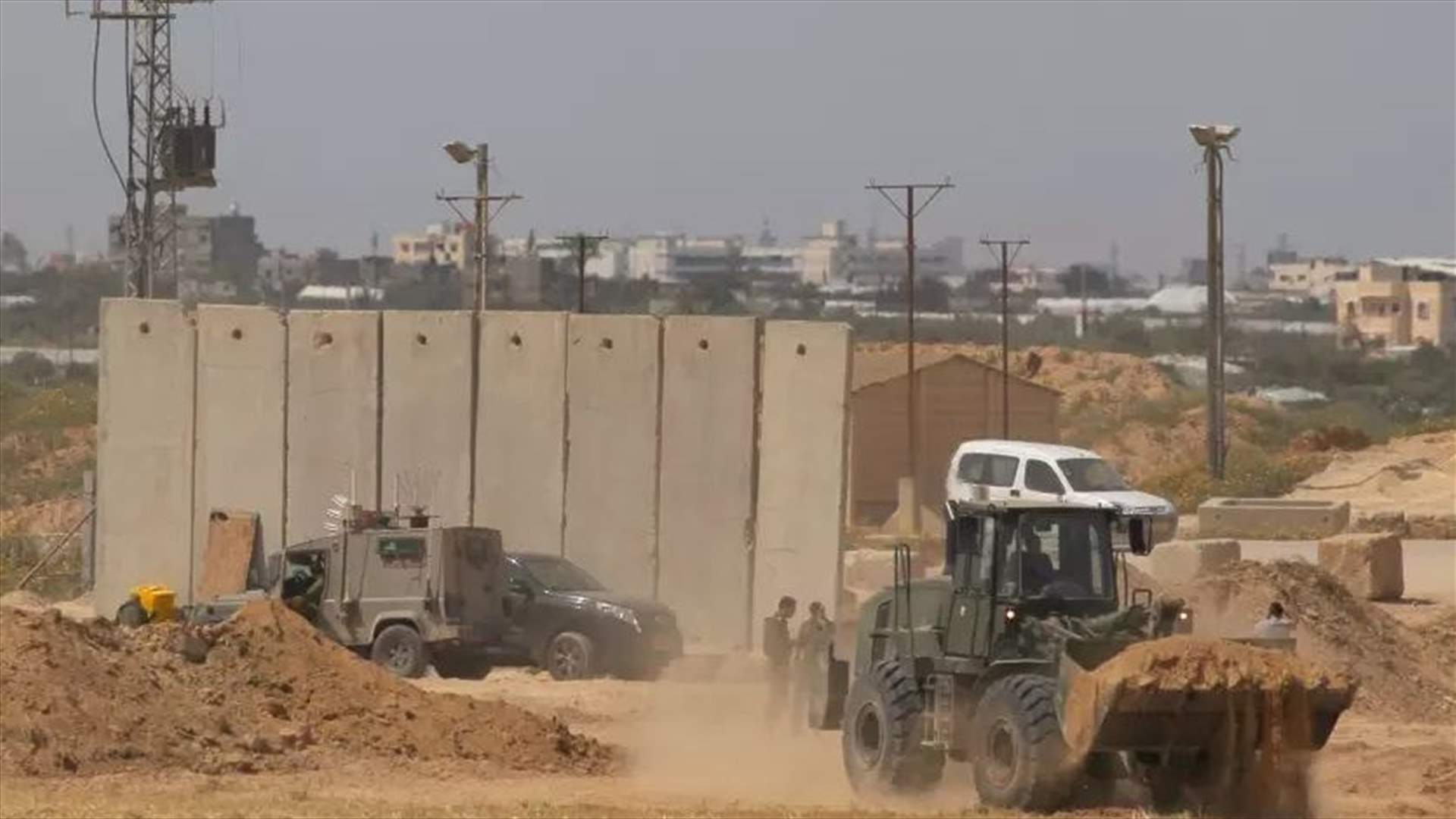 فلسطينيون حاولوا اختراق السياج الحدودي... واسرائيل ترد بالقصف على موقع لحماس في غزة