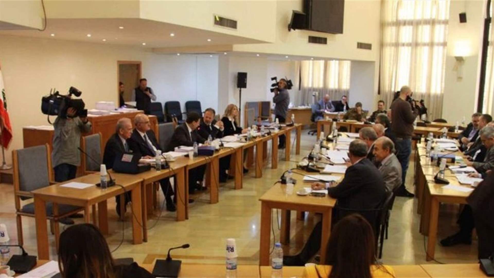 لجنة المال تقر الموازنة وتحيلها الى الهيئة العامة