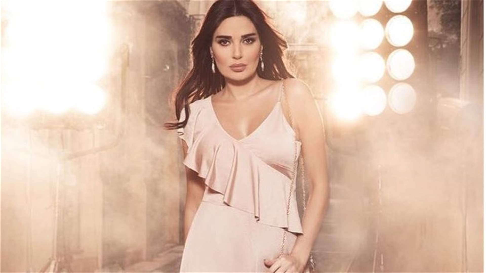 والدة سيرين عبدالنور تخطف الأنظار من ابنتها... شاهدوا صورتها!