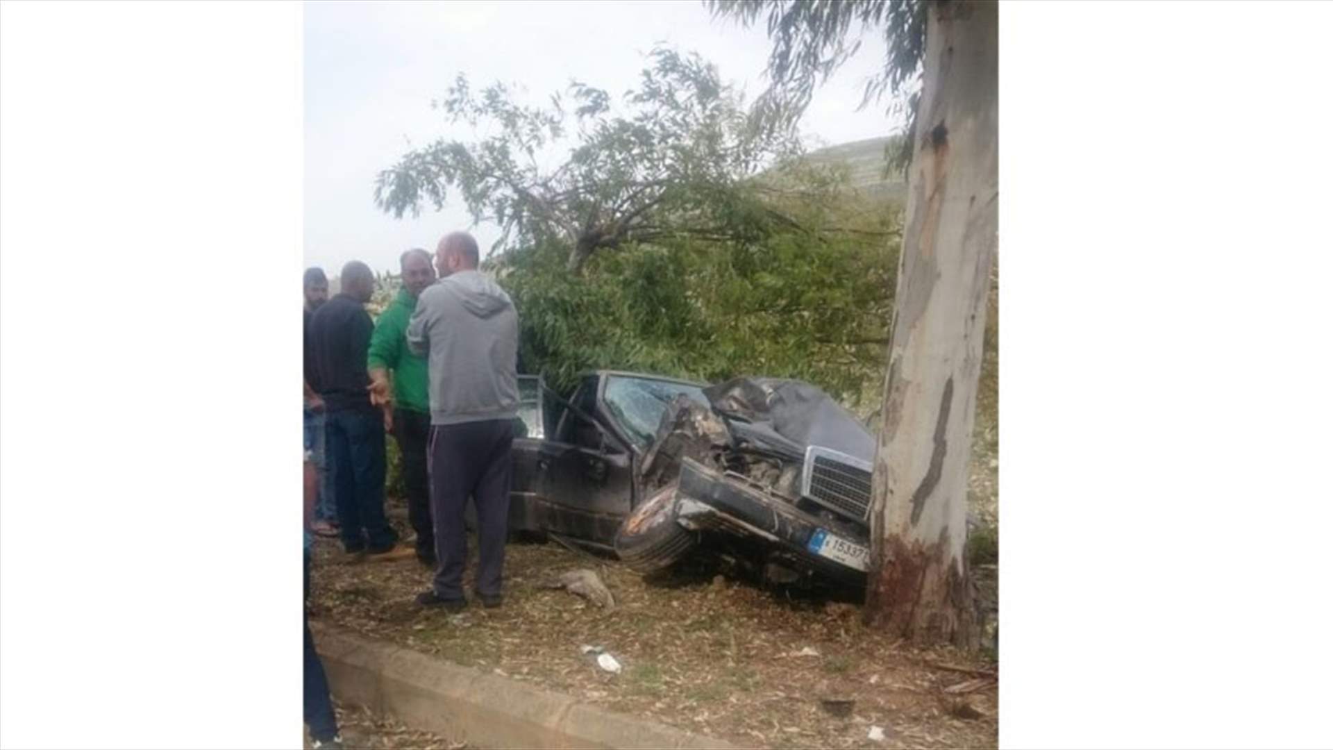 جريحان اثر انحراف سيارتهما على طريق عام عديسة الطيبة