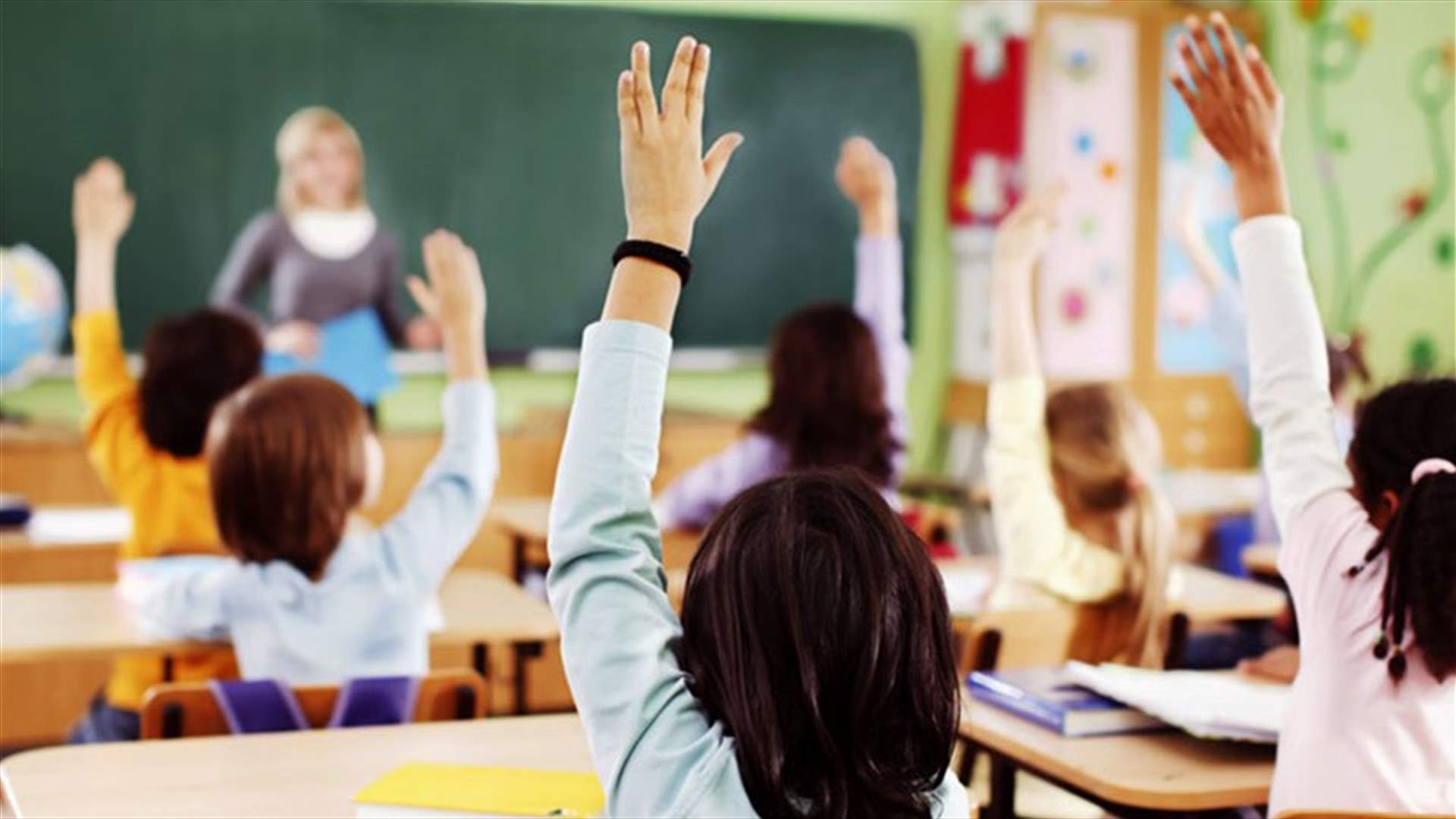 لص يسرق معلمة أمام التلامذة في الصف...ماذا حصل بعدها؟