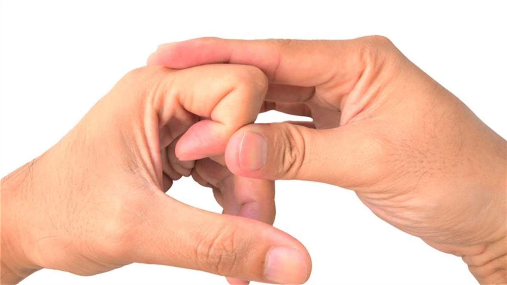 العلماء يكشفون... ما هو سبب صوت "طقطقة" الأصابع؟