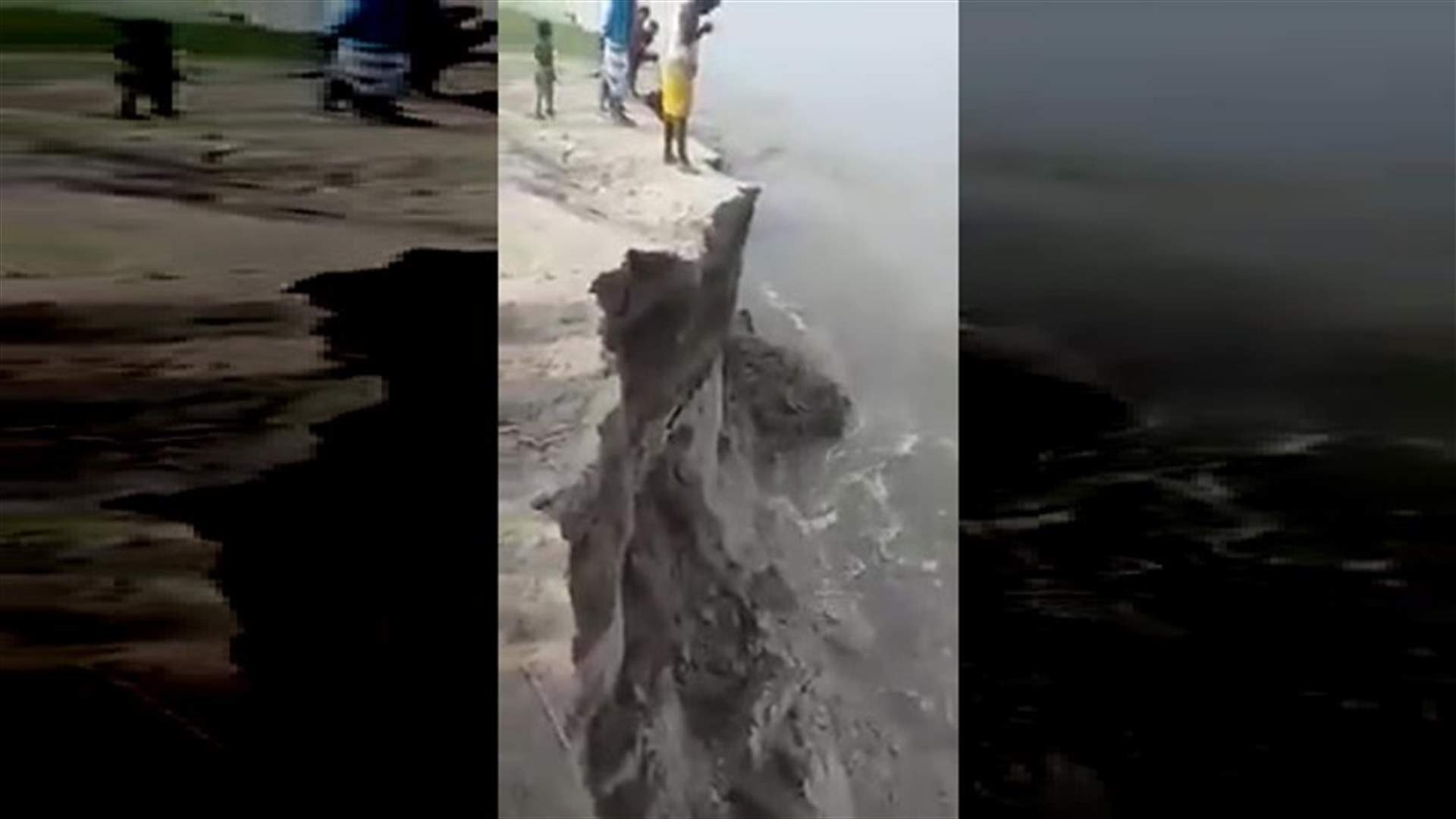 بالفيديو – وقف يتأمل البحر فانجرفت الصخور تحت قدميه!