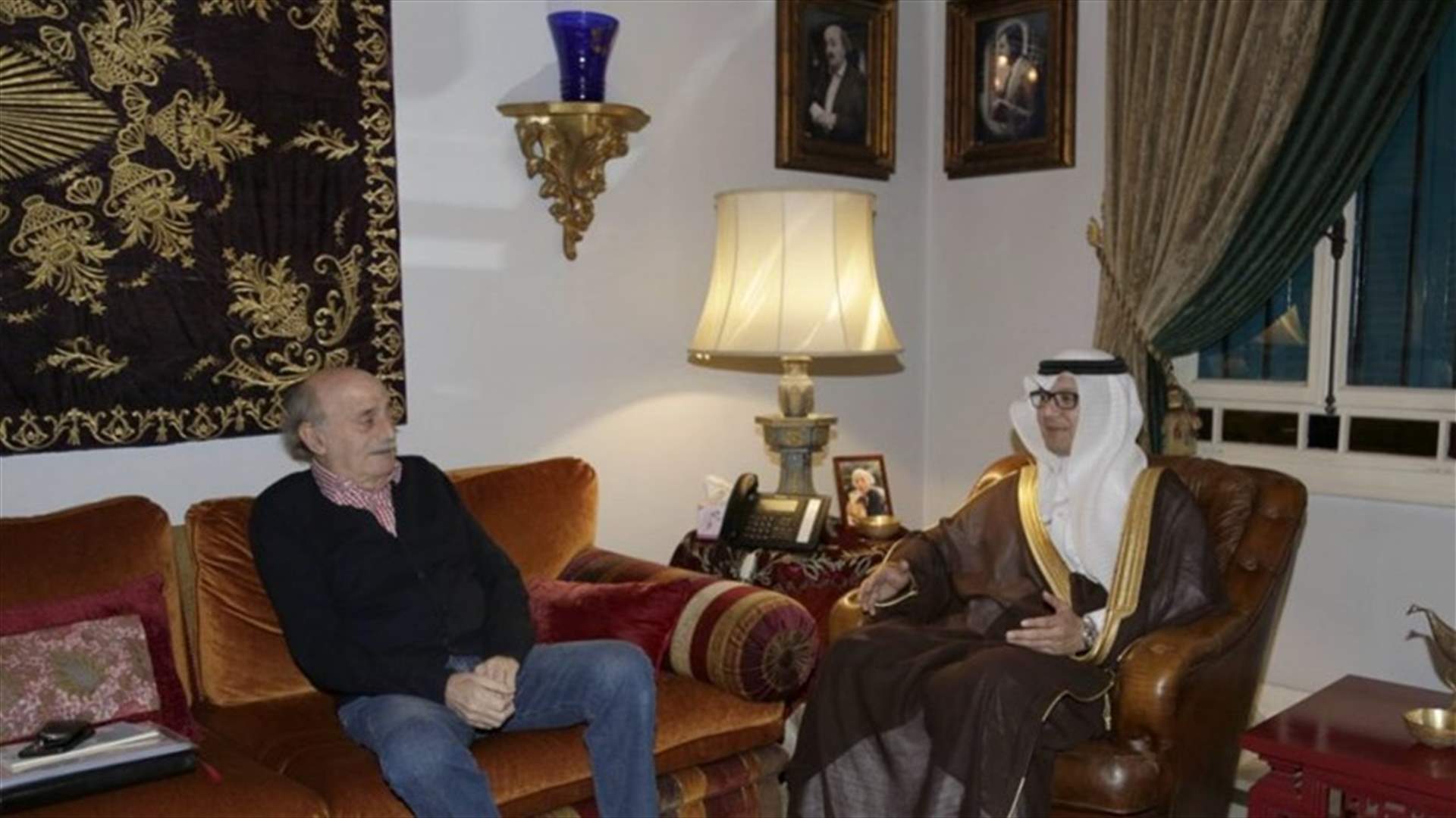 التطورات السياسية بين جنبلاط والبخاري