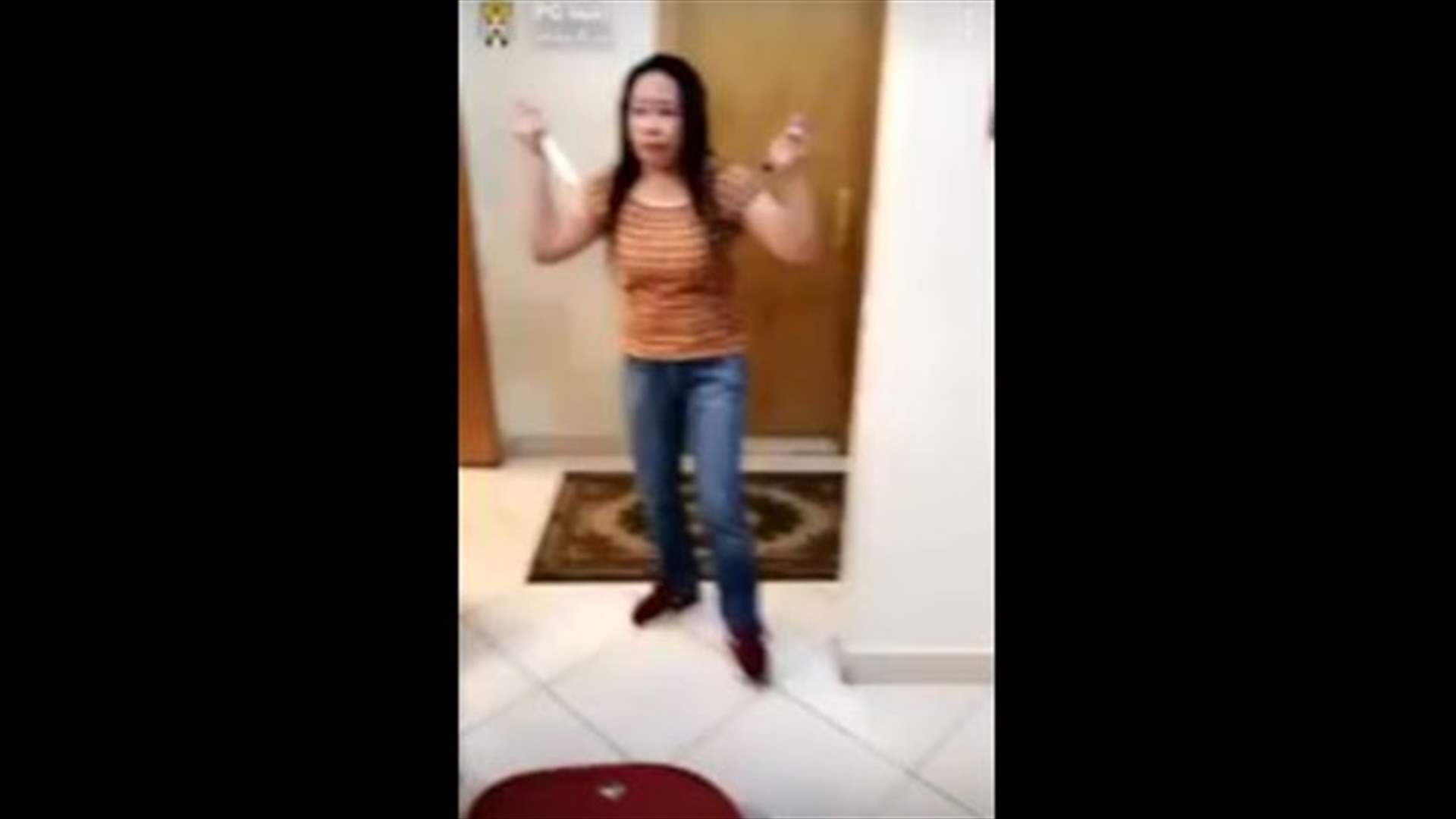 بالفيديو- عاملة فلبينية تحتجز طفلا سعوديًا في الغرفة وتحمل السكين...ماذا حصل؟