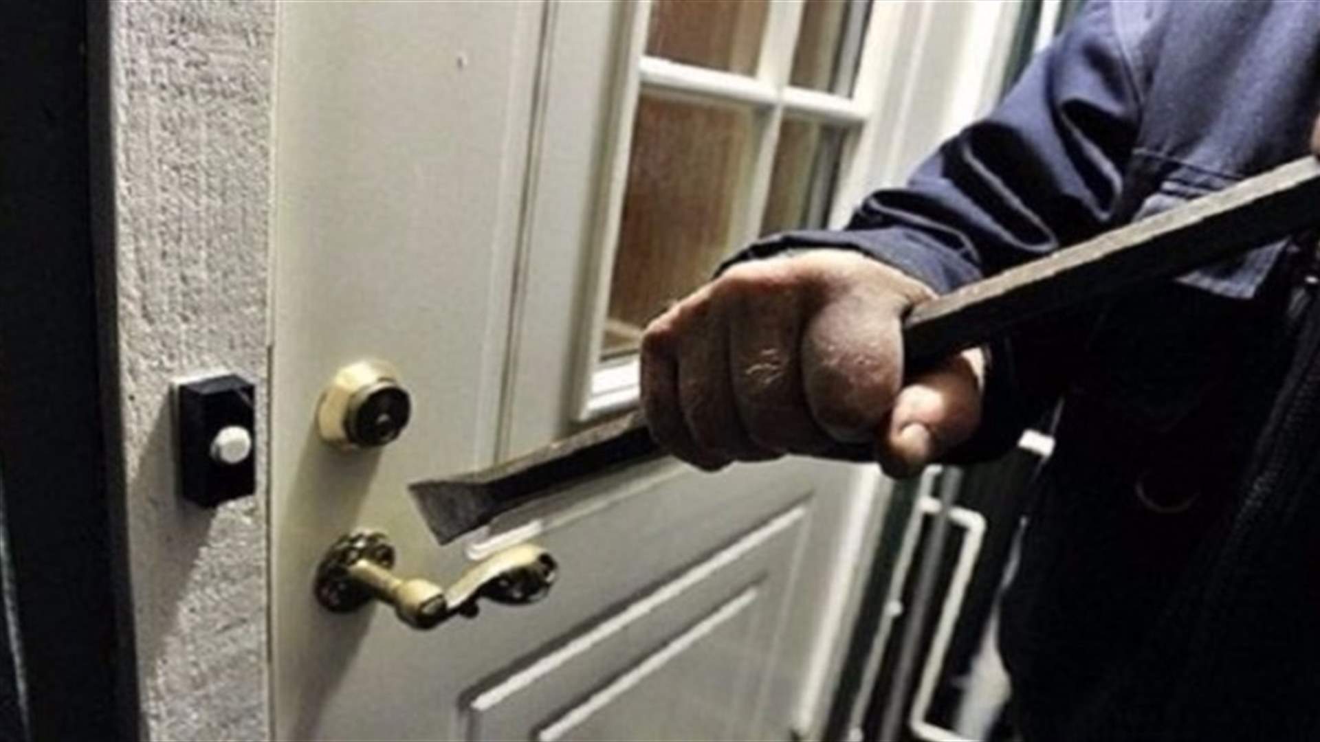 مجهولون حطموا محتويات أحد المباني في الهبارية
