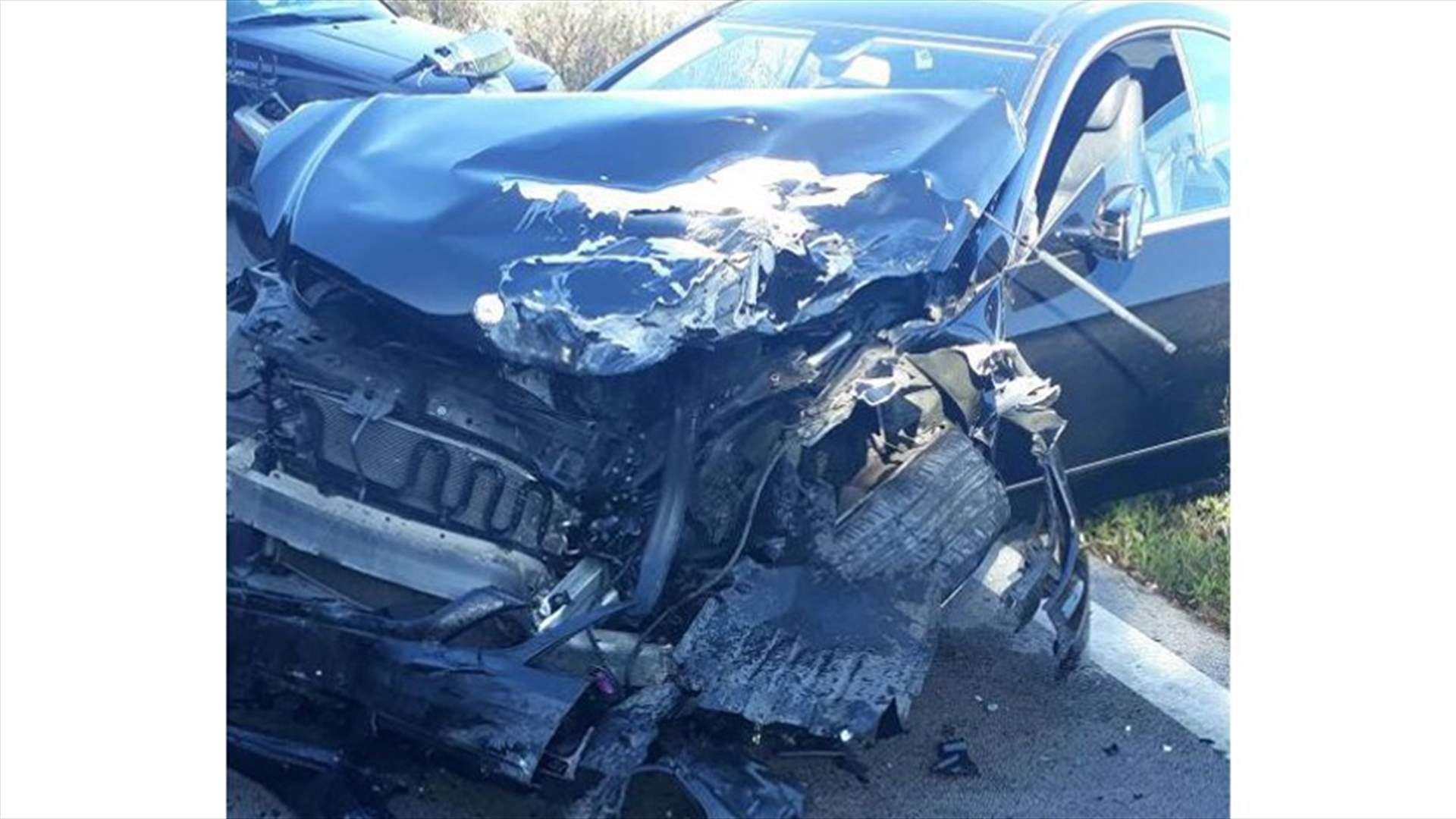 بالصور- حادث سير على طريق عين الريحاني - درعون ...وانقلاب شاحنة في الوادي