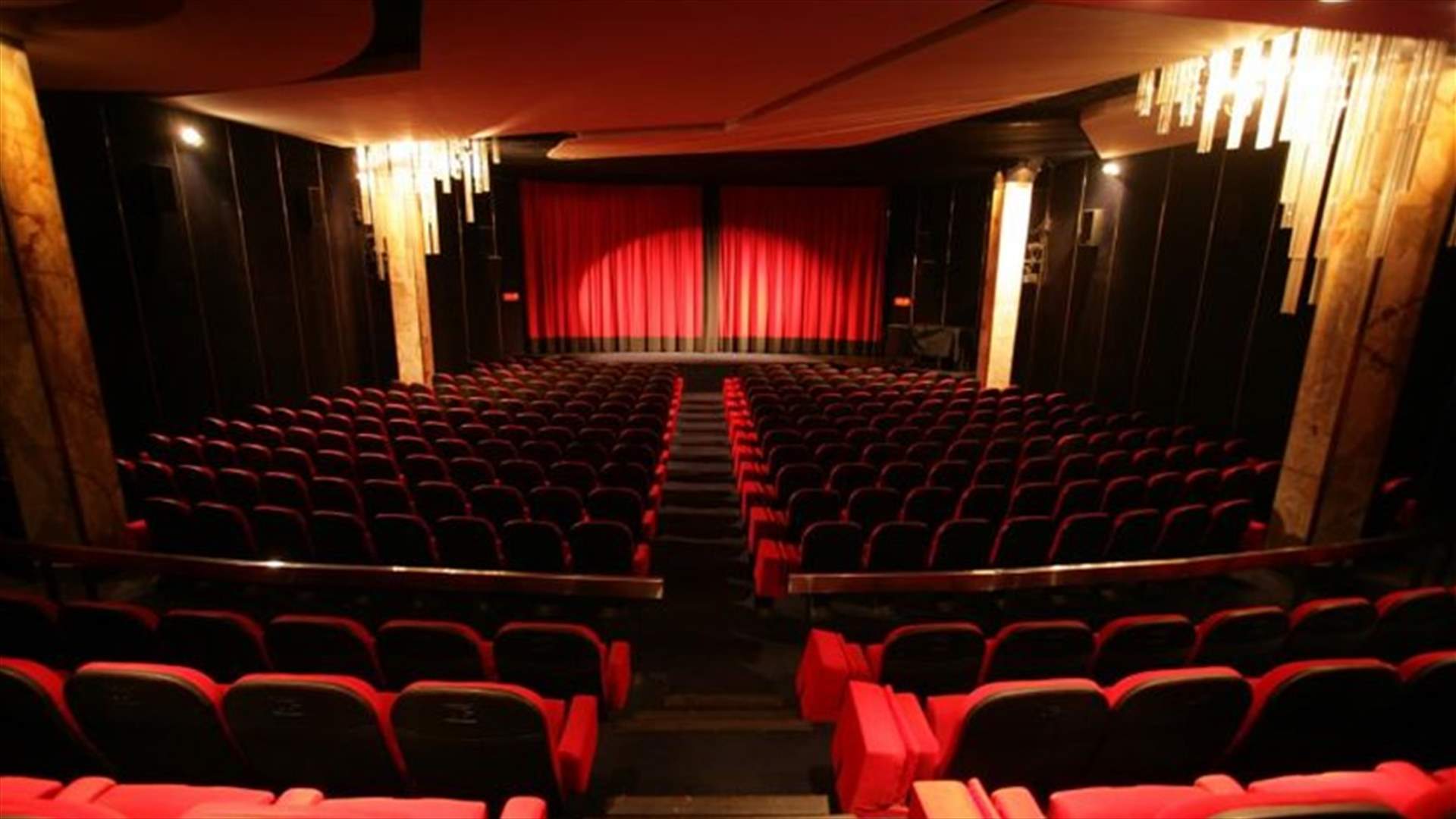 افتتاح أول دار عرض للسينما في السعودية في 18 نيسان