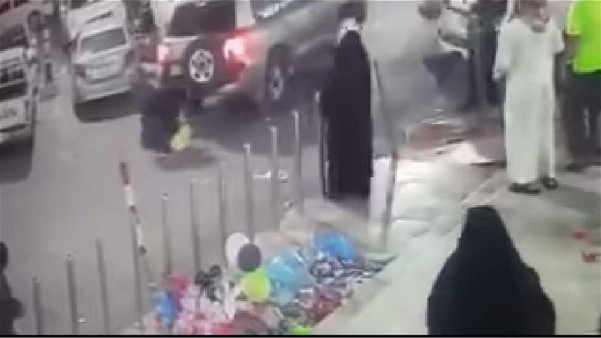 فيديو صادم – طفل دهسته سيارة في السعودية... ولم يُصب بأيّ مكروه!