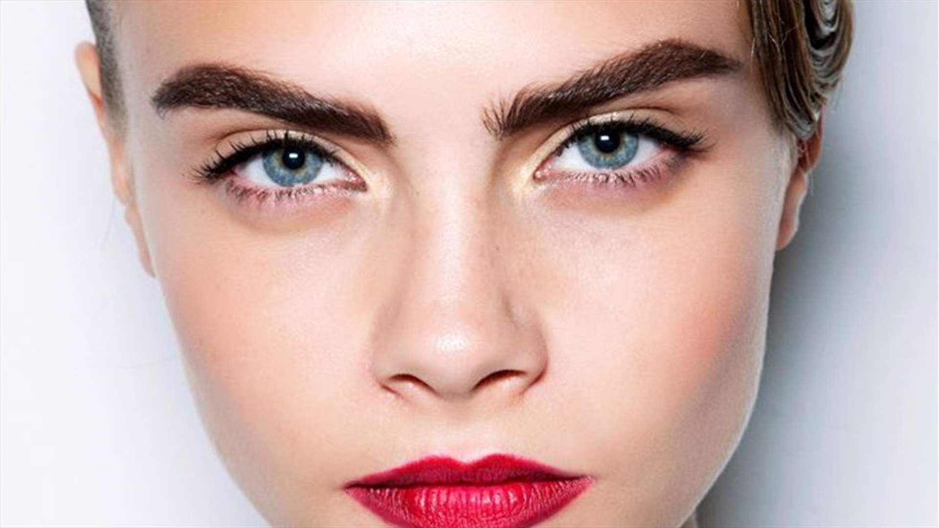 بالصور – اكسسوار غريب للحواجب... صيحة لا تخطر في البال!