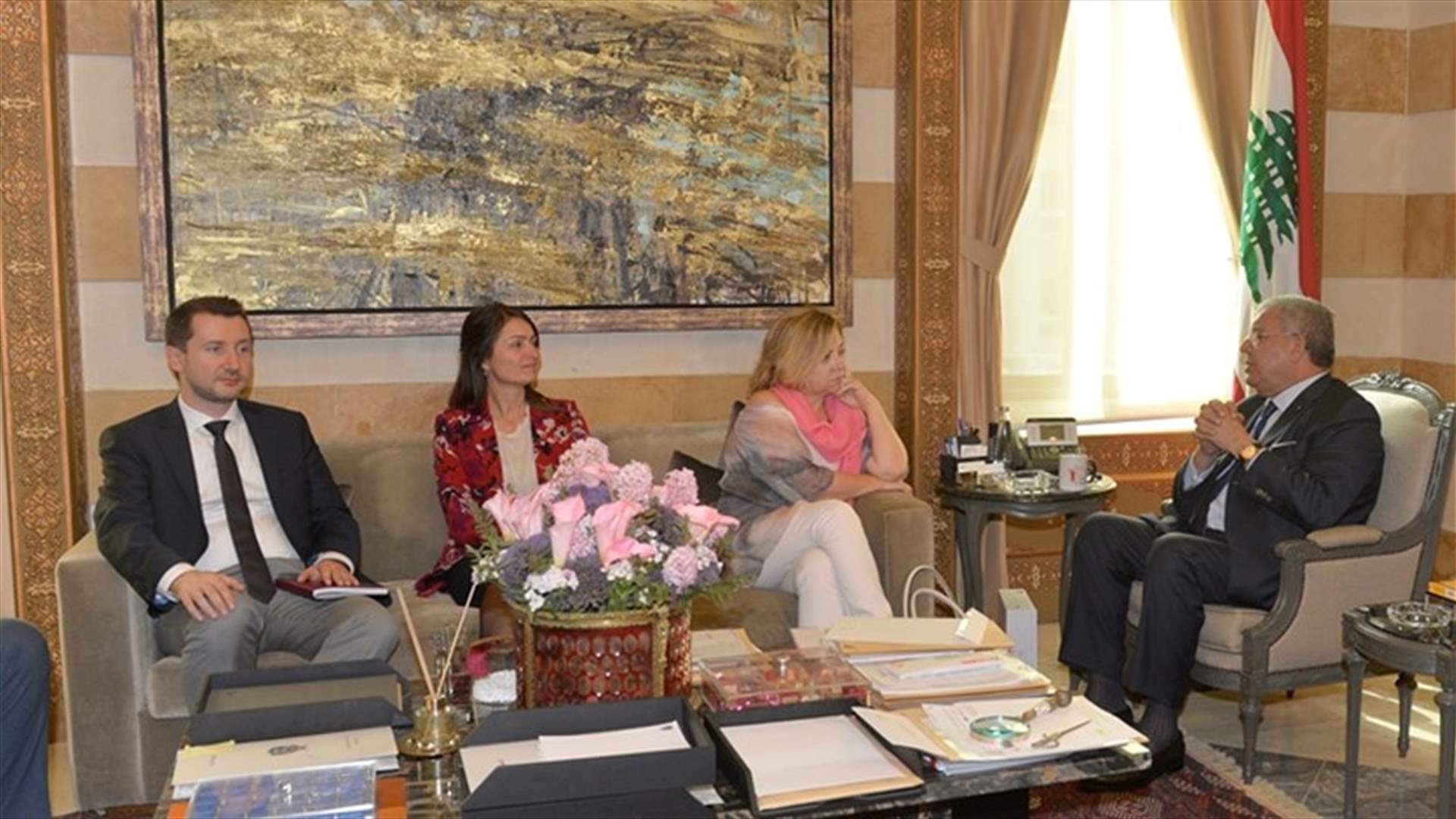 المشنوق استقبل وفد مراقبي الانتخابات الأوروبي: المهمة الأولى مراقبة اقتراع المغتربين في أوروبا