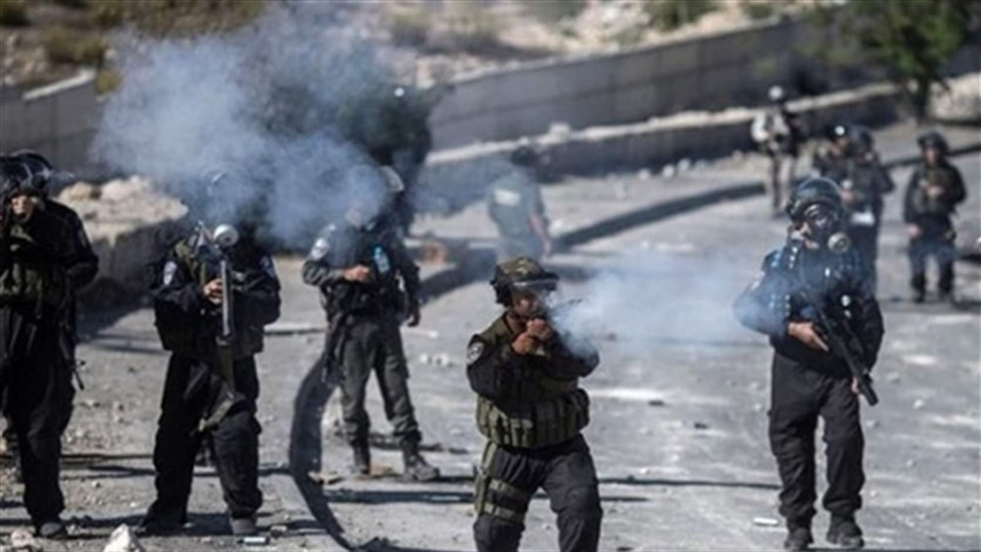 اصابة 3 فلسطينيين برصاص الجيش الاسرائيلي مع بدء المواجهات بقطاع غزة