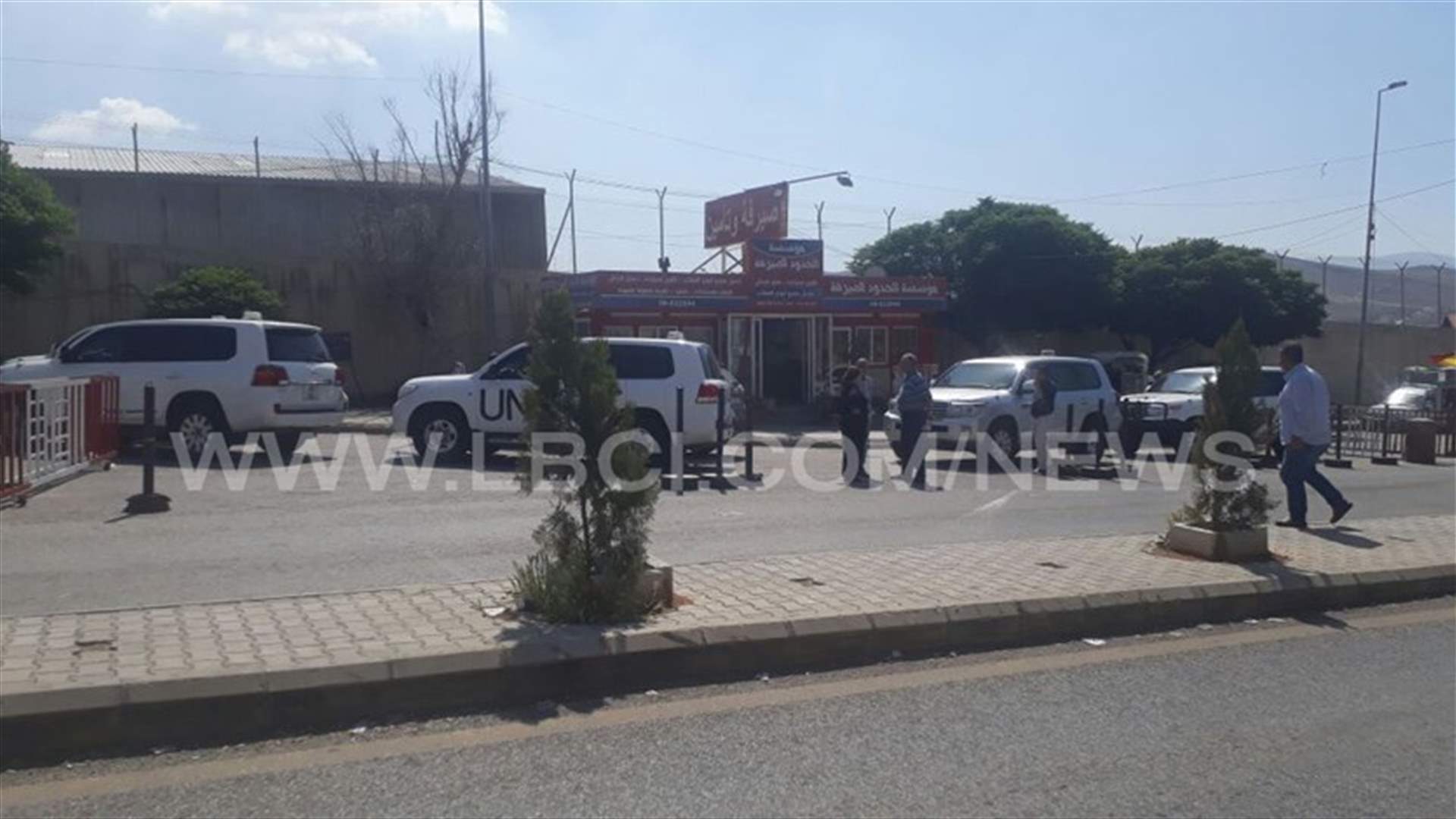 بالصورة - الوفد الدولي لمراقبة حظر استعمال الأسلحة الكيميائية يدخل سوريا عبر المصنع