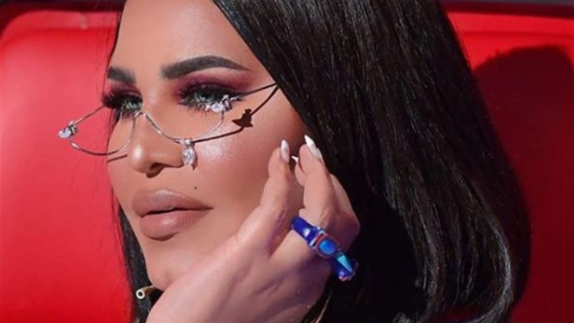 بالصور- أسرار نظارات أحلام في The Voice.. تتدلّى منها قطعٌ من الماس!