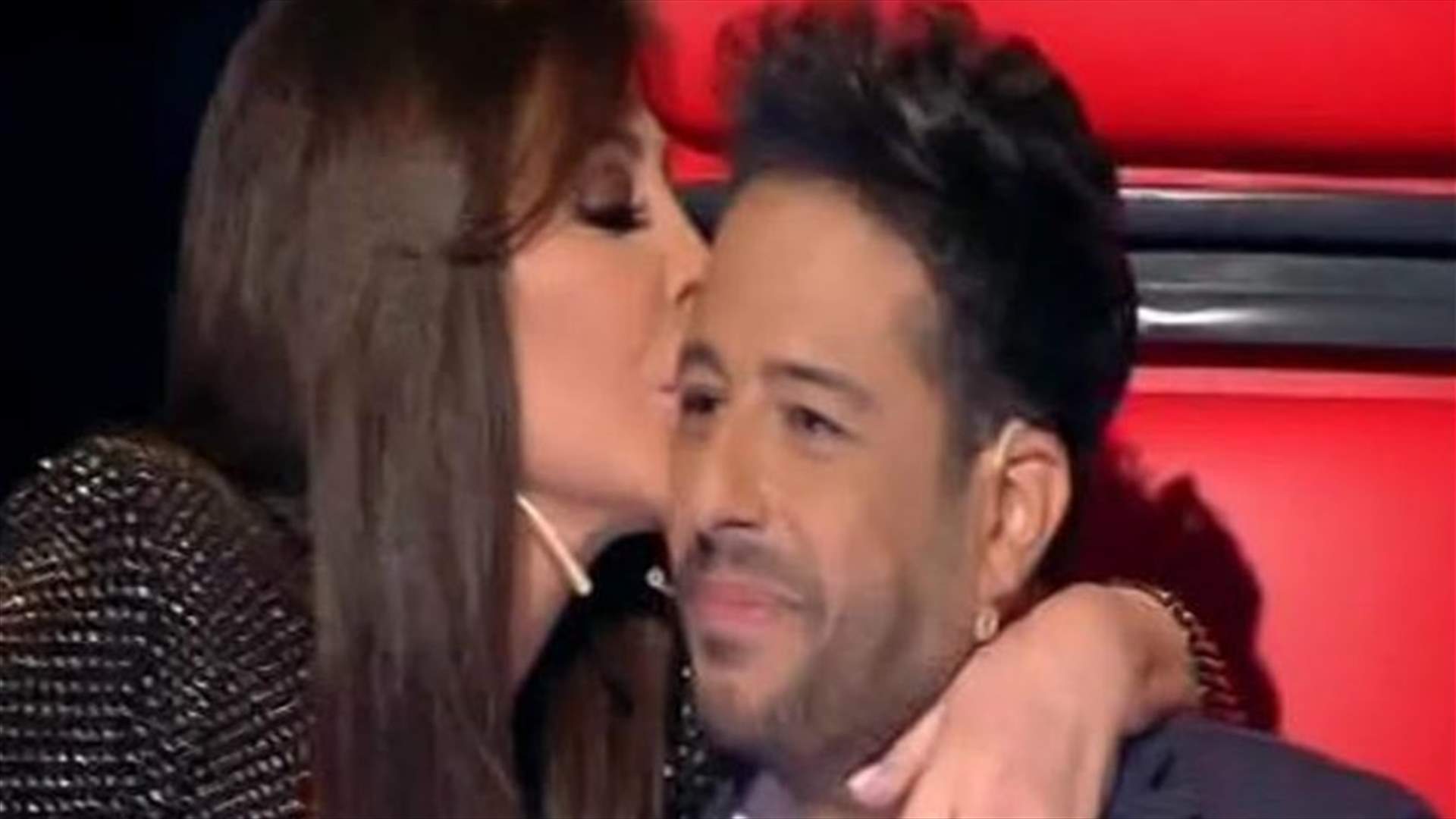 بعد قبلة إليسا لمحمد حماقي.. كيف تصرّفت زوجته؟