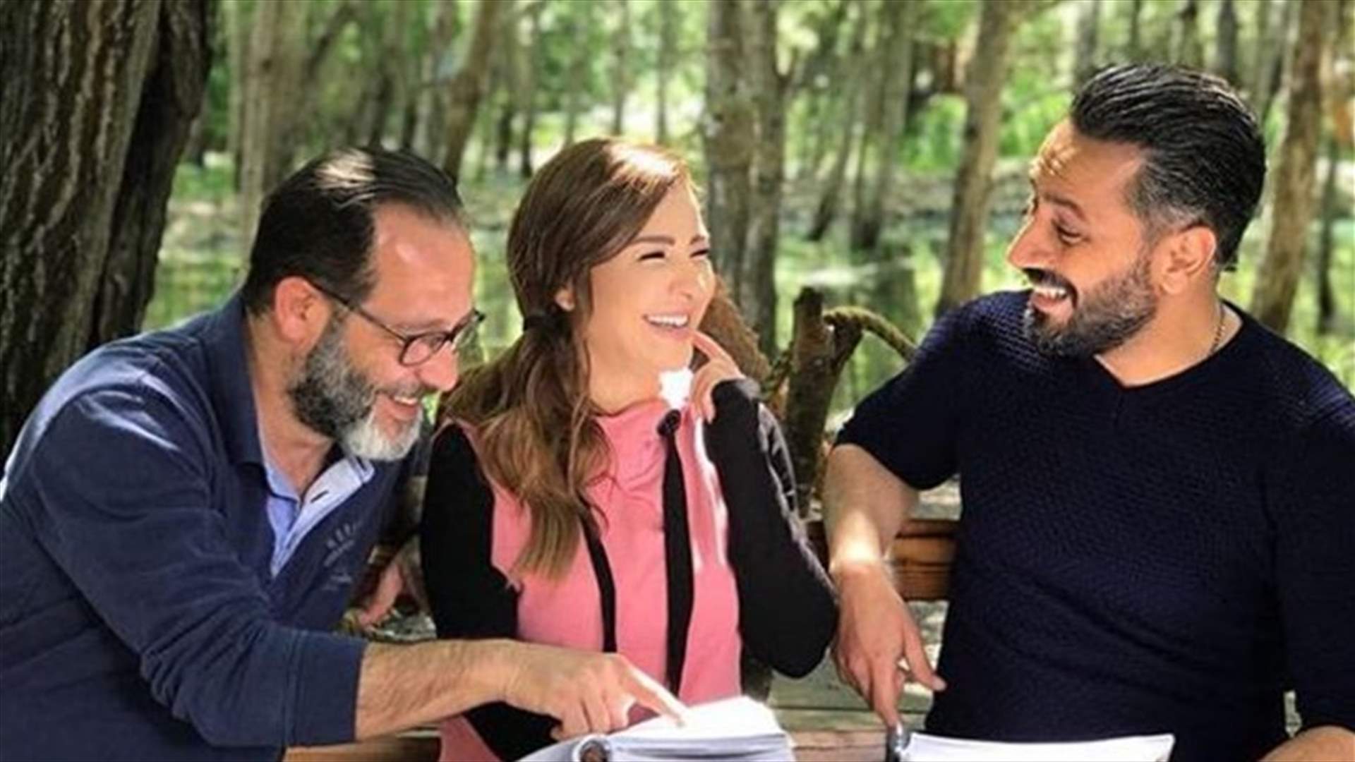 بالصور- ماغي بو غصن وقيس الشيخ نجيب في الكواليس.. " لما يكون التصوير ممتع"