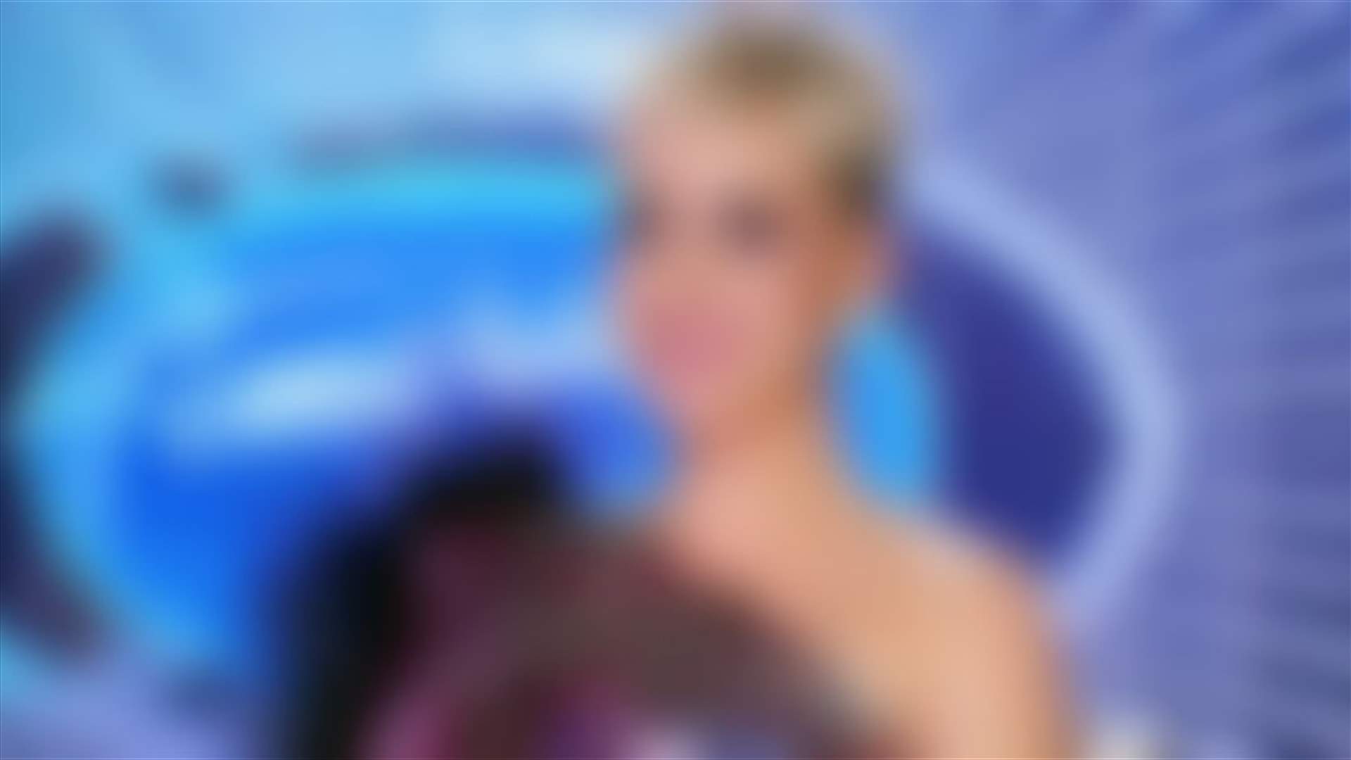 بالفيديو – نجمة عالمية تتعرض لموقف محرج للغاية... تمزّق سروالها مباشرةً على الهواء!