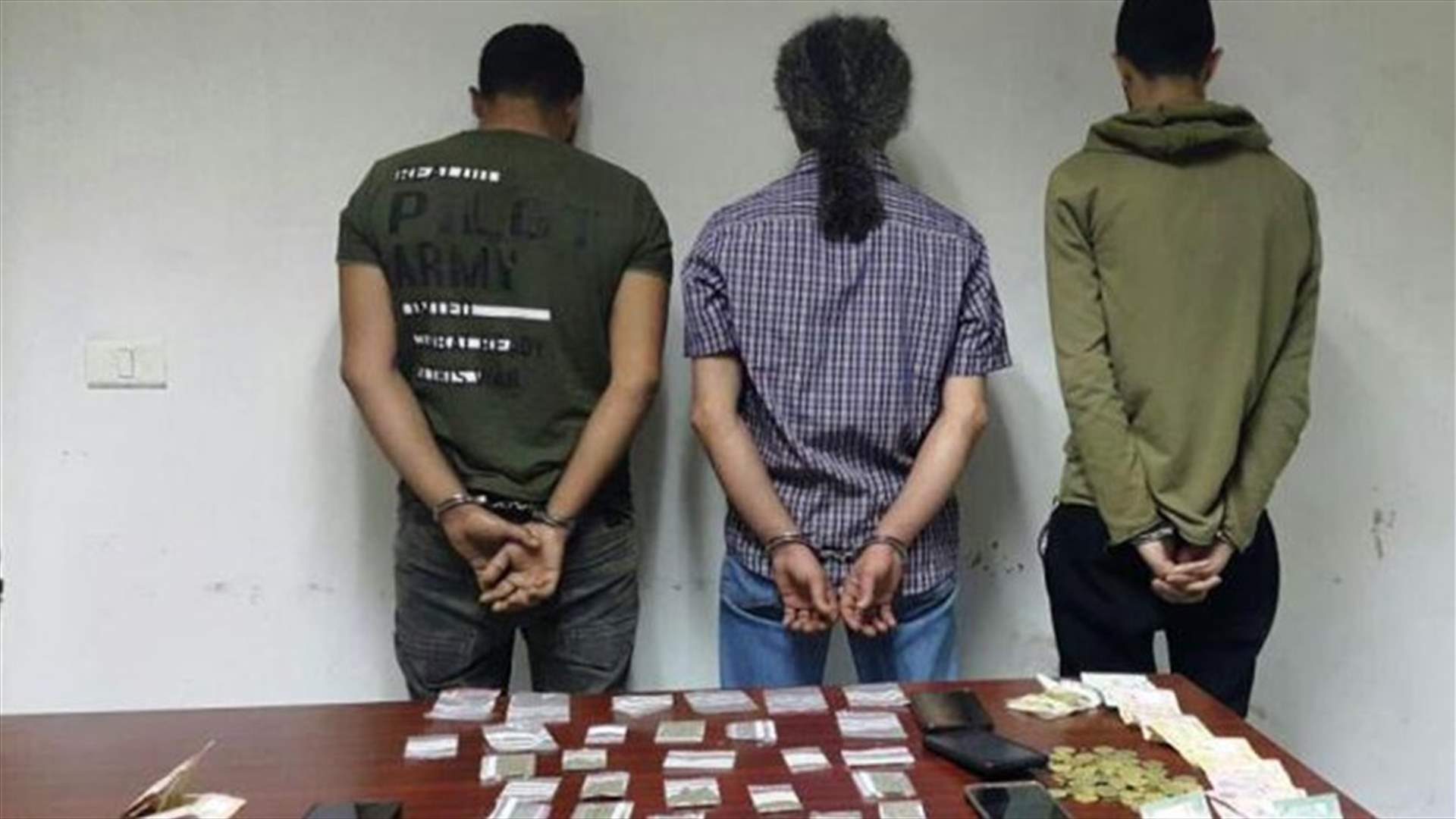 بالصور- مروجو مخدرات ومتعاطون في قبضة شعبة المعلومات...