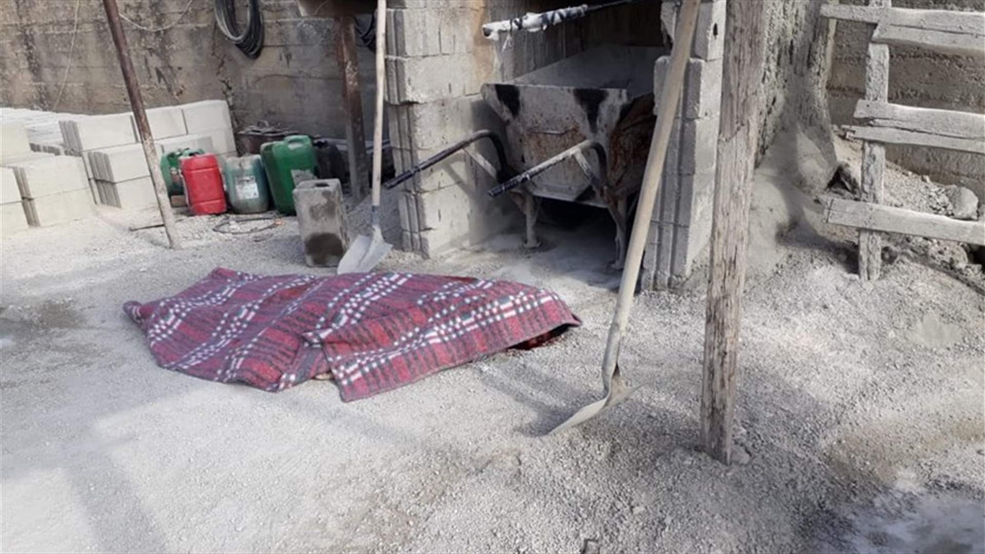 مقتل عامل في معمل لأحجار البناء
