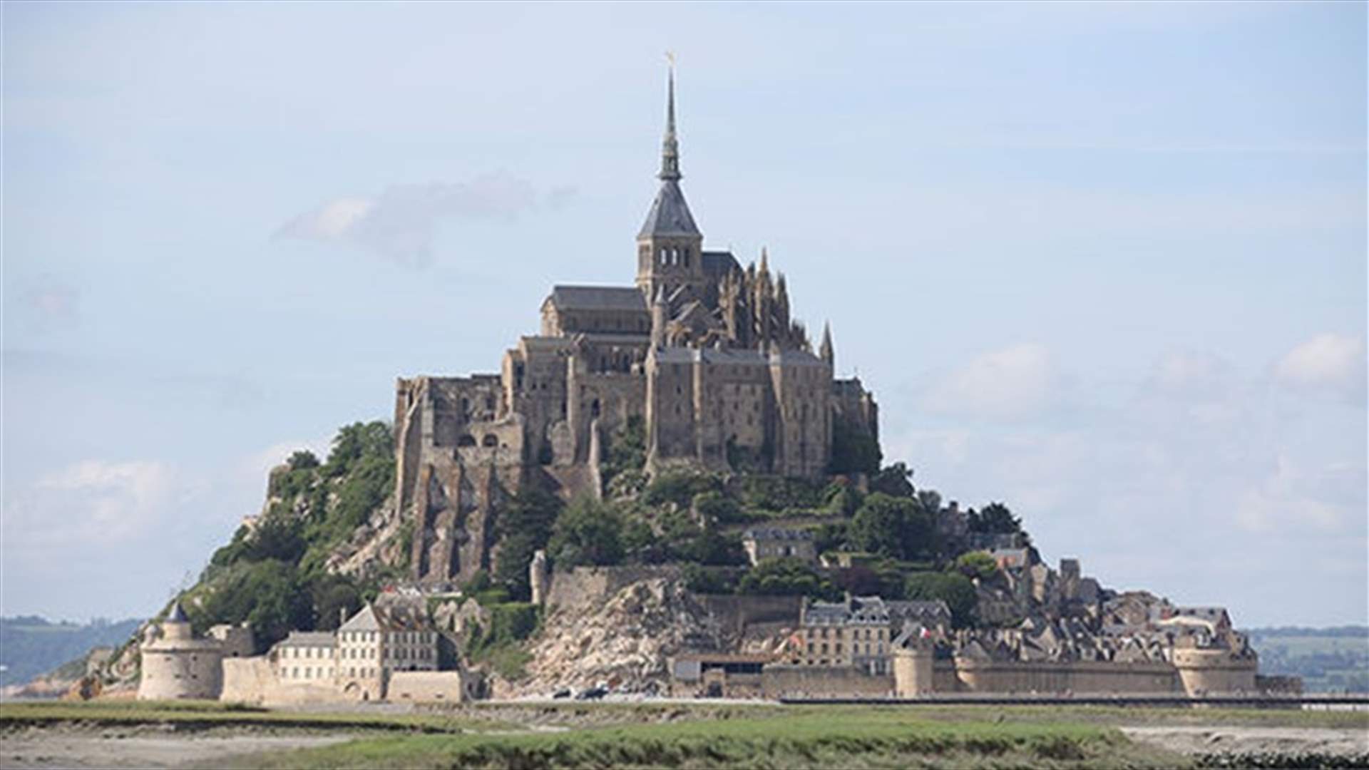 France&#39;s Mont Saint-Michel evacuated after man threatens police - district prefect