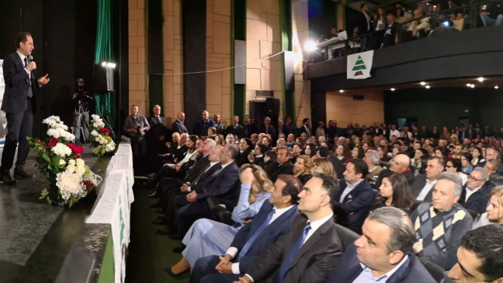 الجميل: المادة 49 واضحة في الجريدة الرسمية وهي تعطي الحق بإقامة دائمة