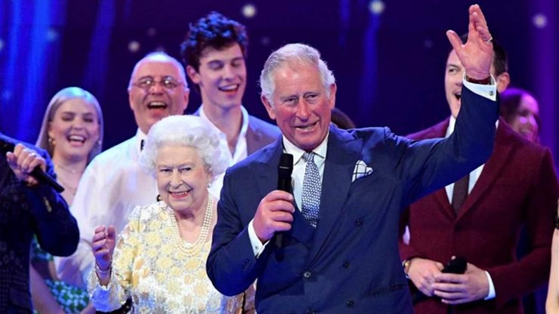 بالفيديو – الأمير تشارلز يرحب بوالدته بعبارة &quot;ماما&quot;... ردّة فعل الملكة إليزابيث مضحكة جداً!