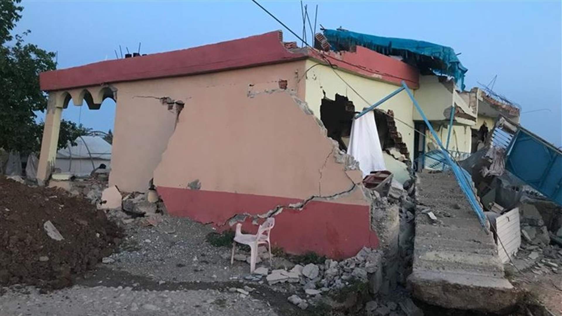 Quake in southeast Turkey injures 39 - state news agency