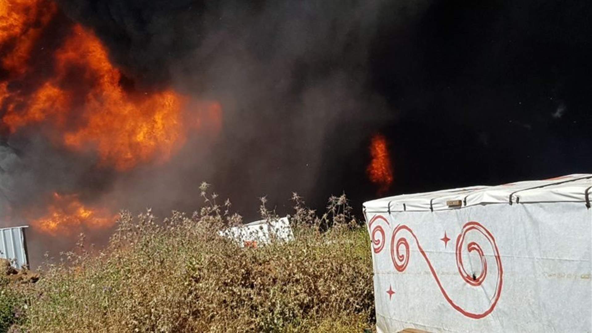 Huge fire erupts at plastics factory in al-Wazzani