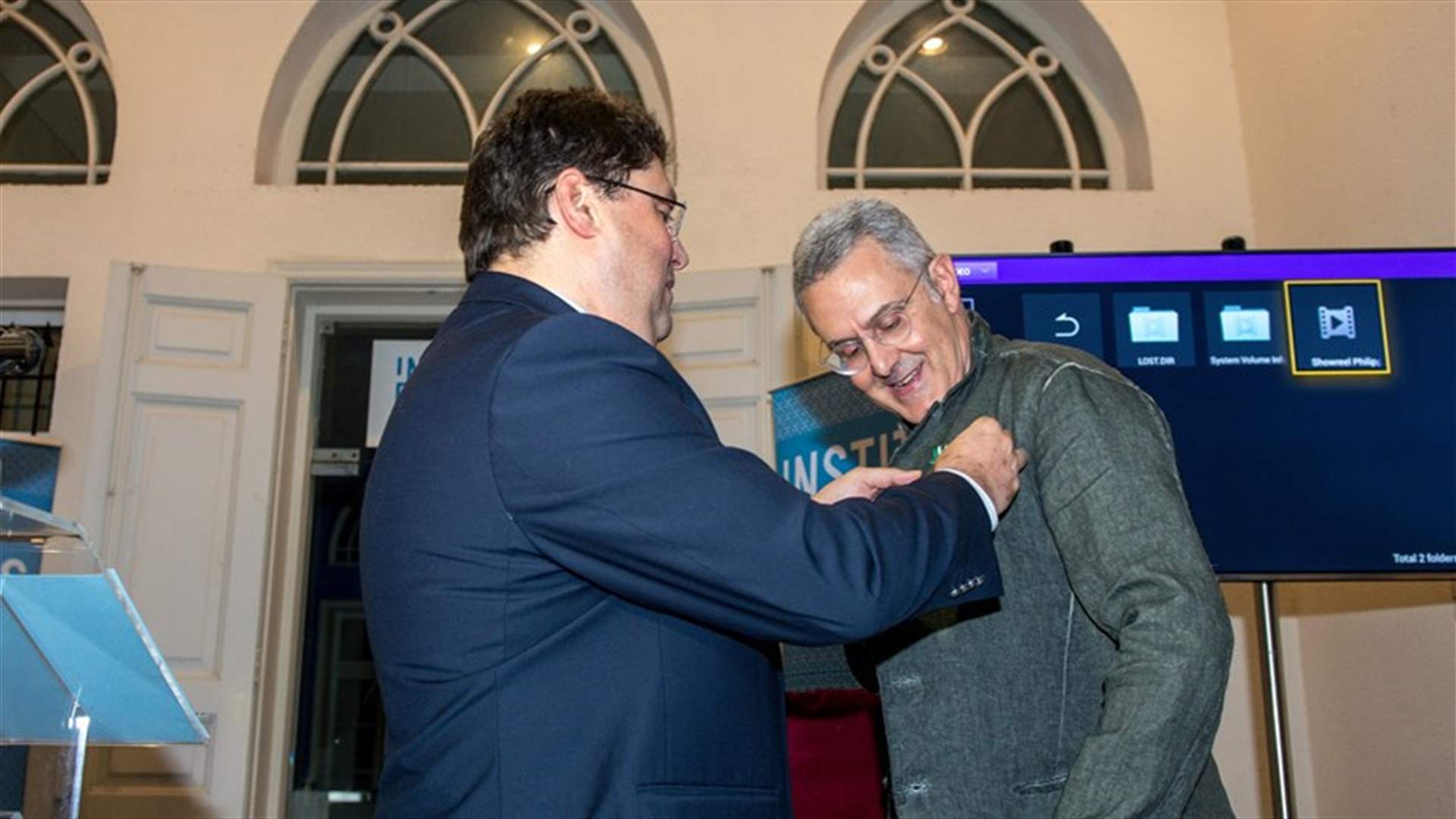 وسام الفنون والآداب الفرنسي لفيليب عرقتنجي...