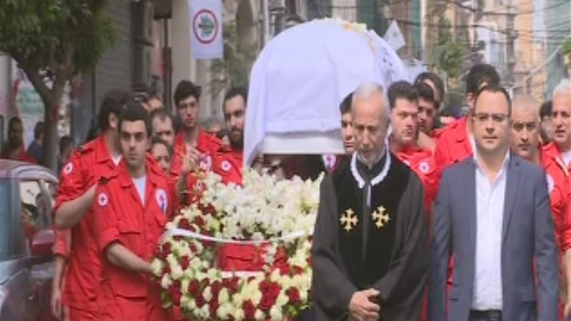 بالصور - حنا لحود في وداعه الاخير لمركز الصليب الأحمر