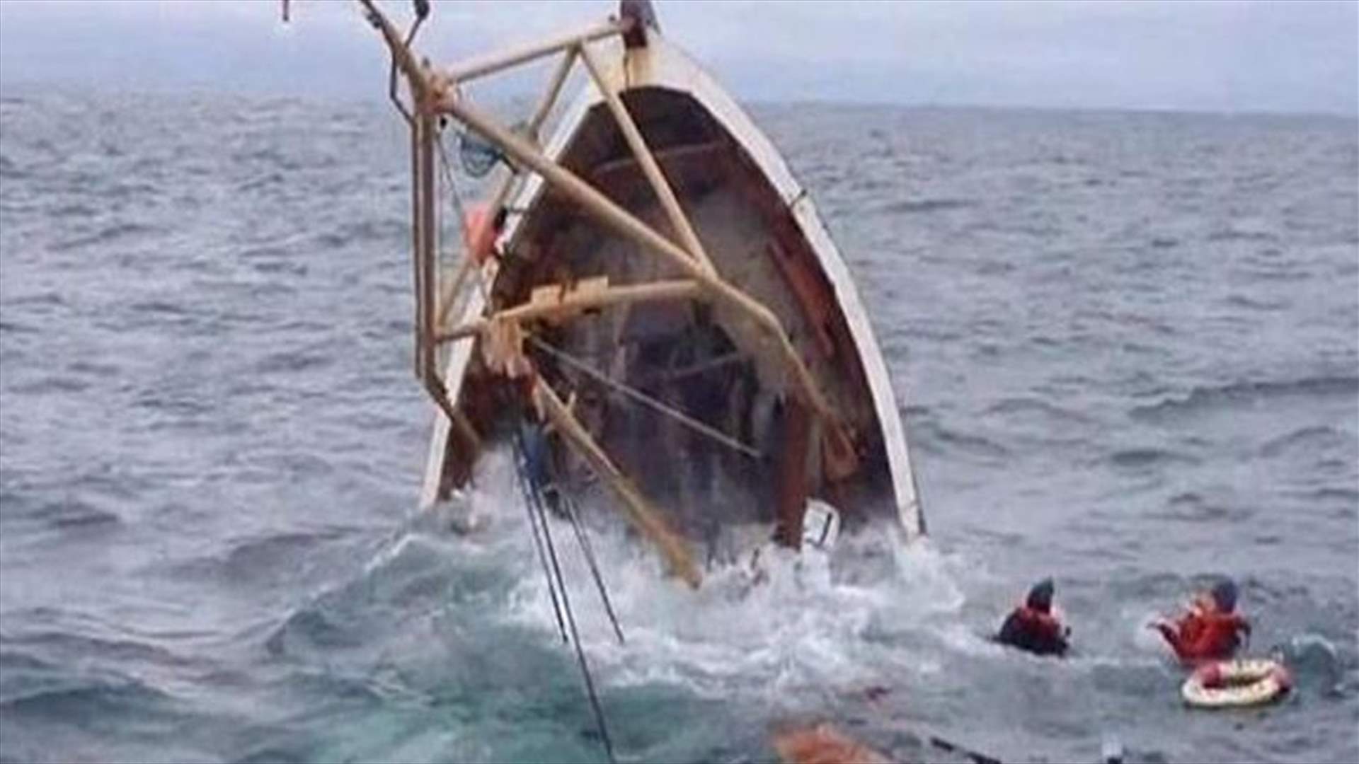غرق 15 مهاجرا بعد انقلاب قاربهم...