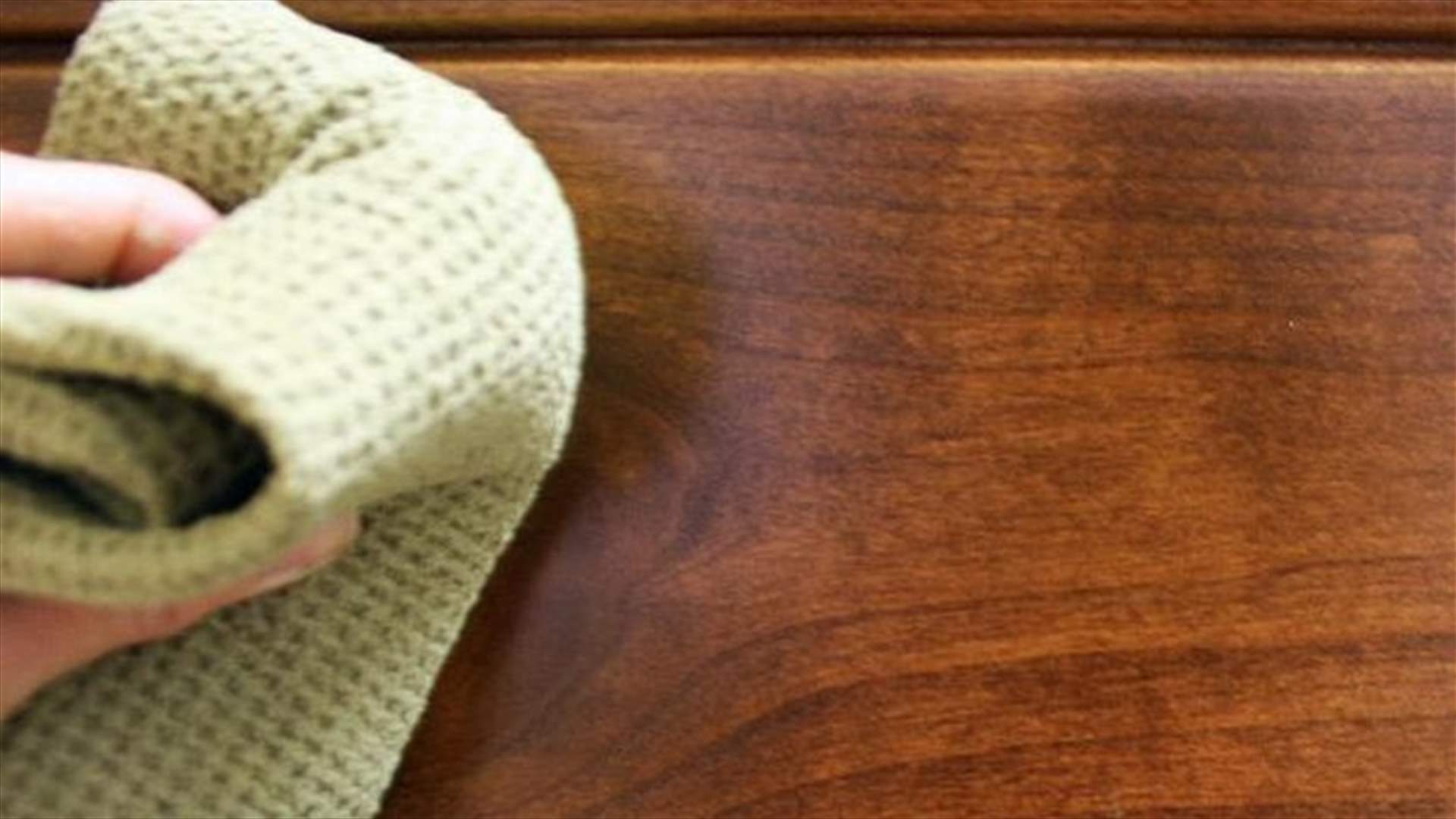 كيف تلمّعون الخشب في منزلكم بطريقة طبيعية؟