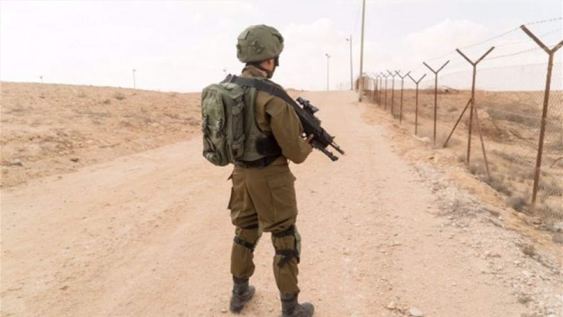 مئات الفلسطينيين يتجمعون قرب حدود غزة مع اسرائيل