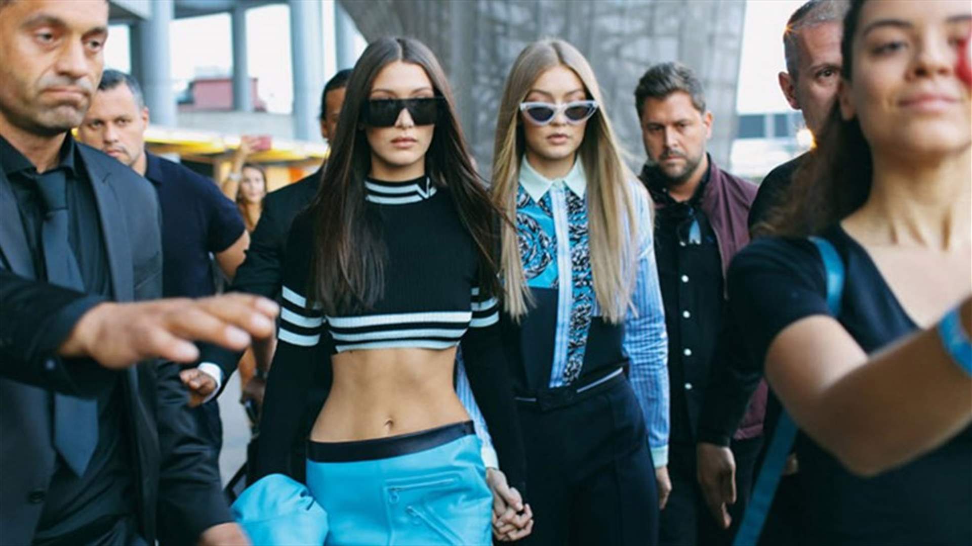 بالصور – بعد الـ Crop Top هذا هو القميص الأكثر رواجاً بين النجمات!