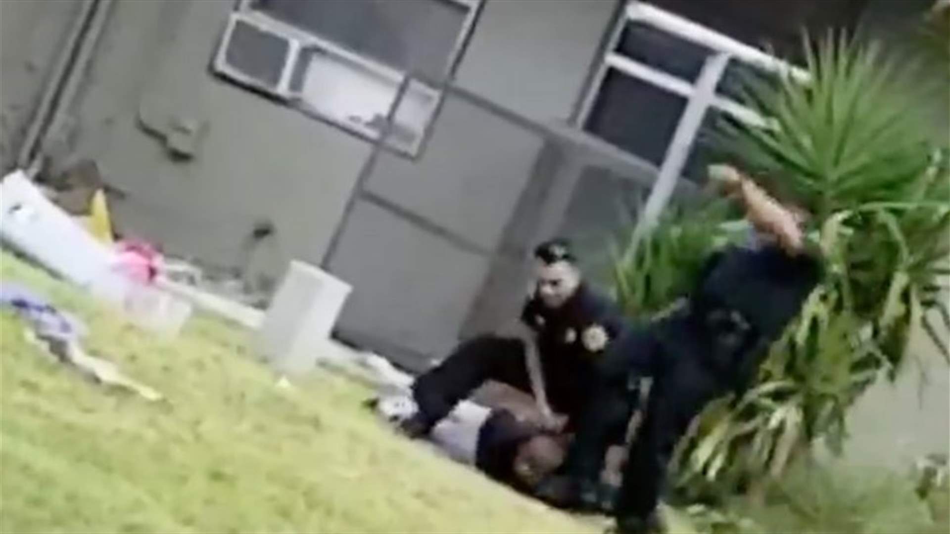 فيديو يفجر فضيحة للشرطة الأميركية... وموجة غضب على وسائل التواصل الاجتماعي