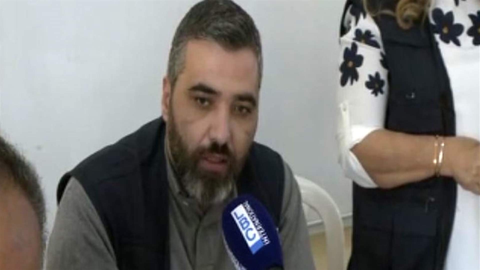في البترون...أحد مراكز الاقتراع يتأخر لفتح أبوابه