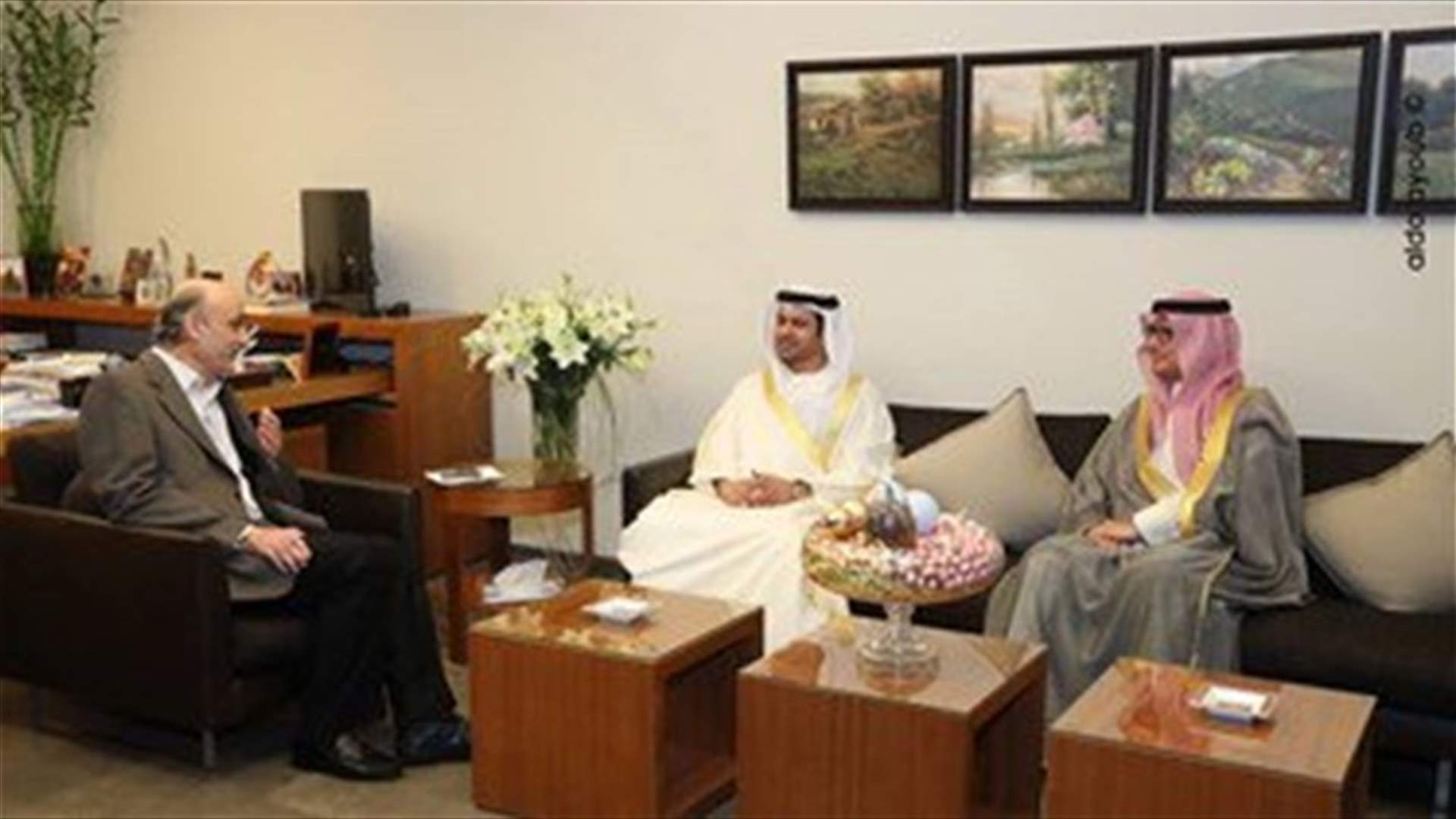 Geagea meets with Emirati, Saudi ambassadors in Maarab