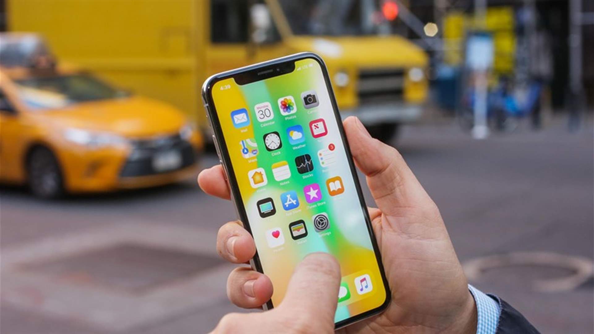 آبل تكشف عن مشكلة في هواتف ايفون X... والمستخدمون غاضبون