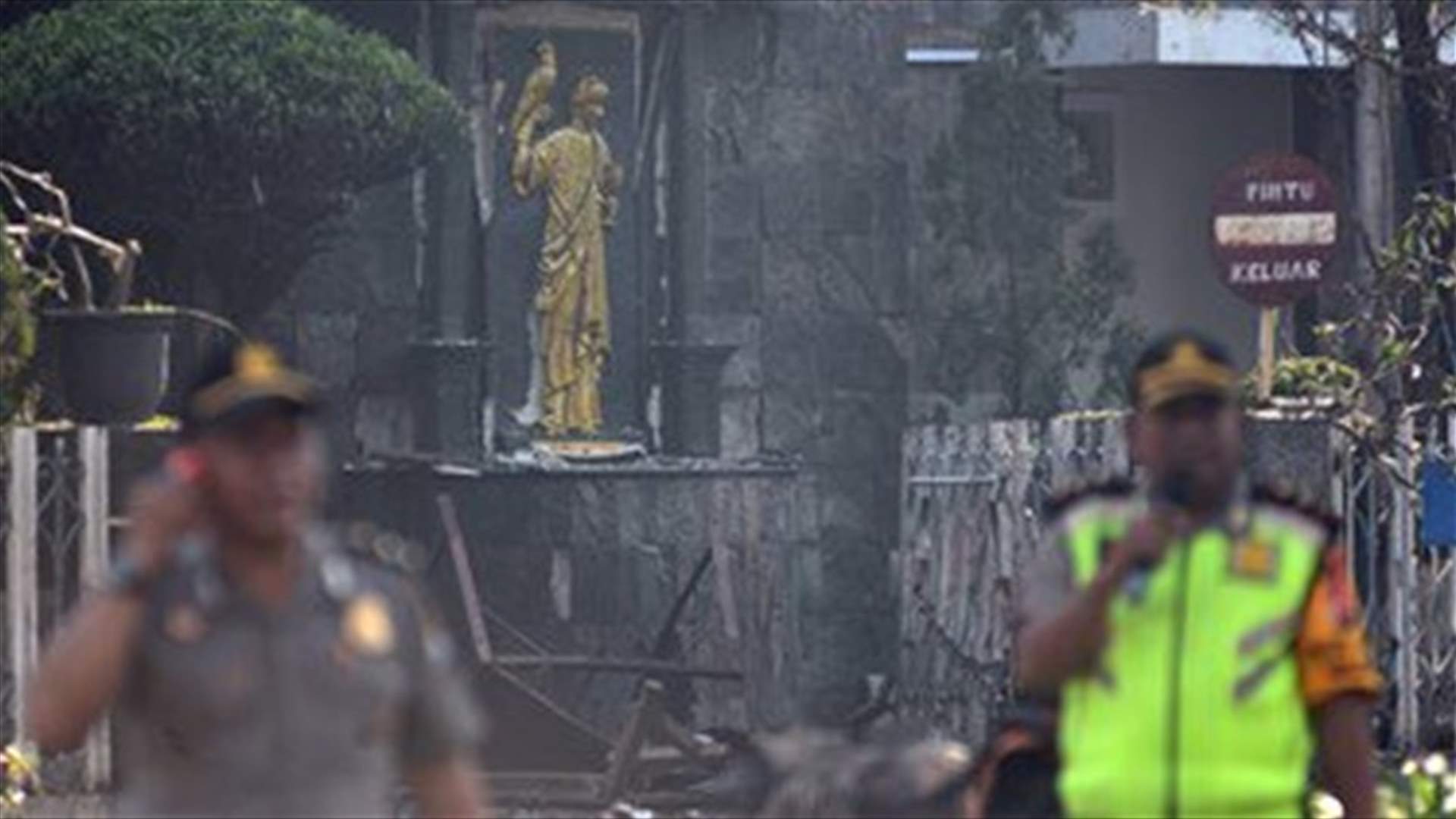 Suspected IS-inspired suicide bombers attack Indonesian churches, at least 9 dead