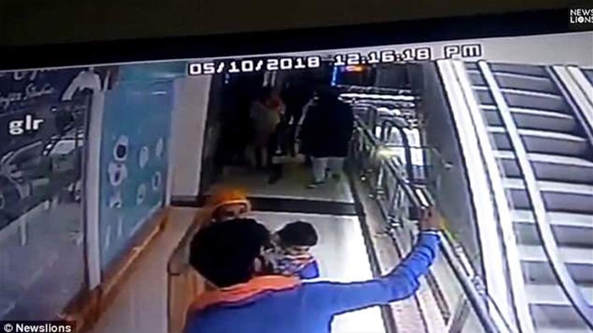 بالفيديو - صورة سيلفي تسببت بمقتل رضيعة داخل مركز للتسوّق