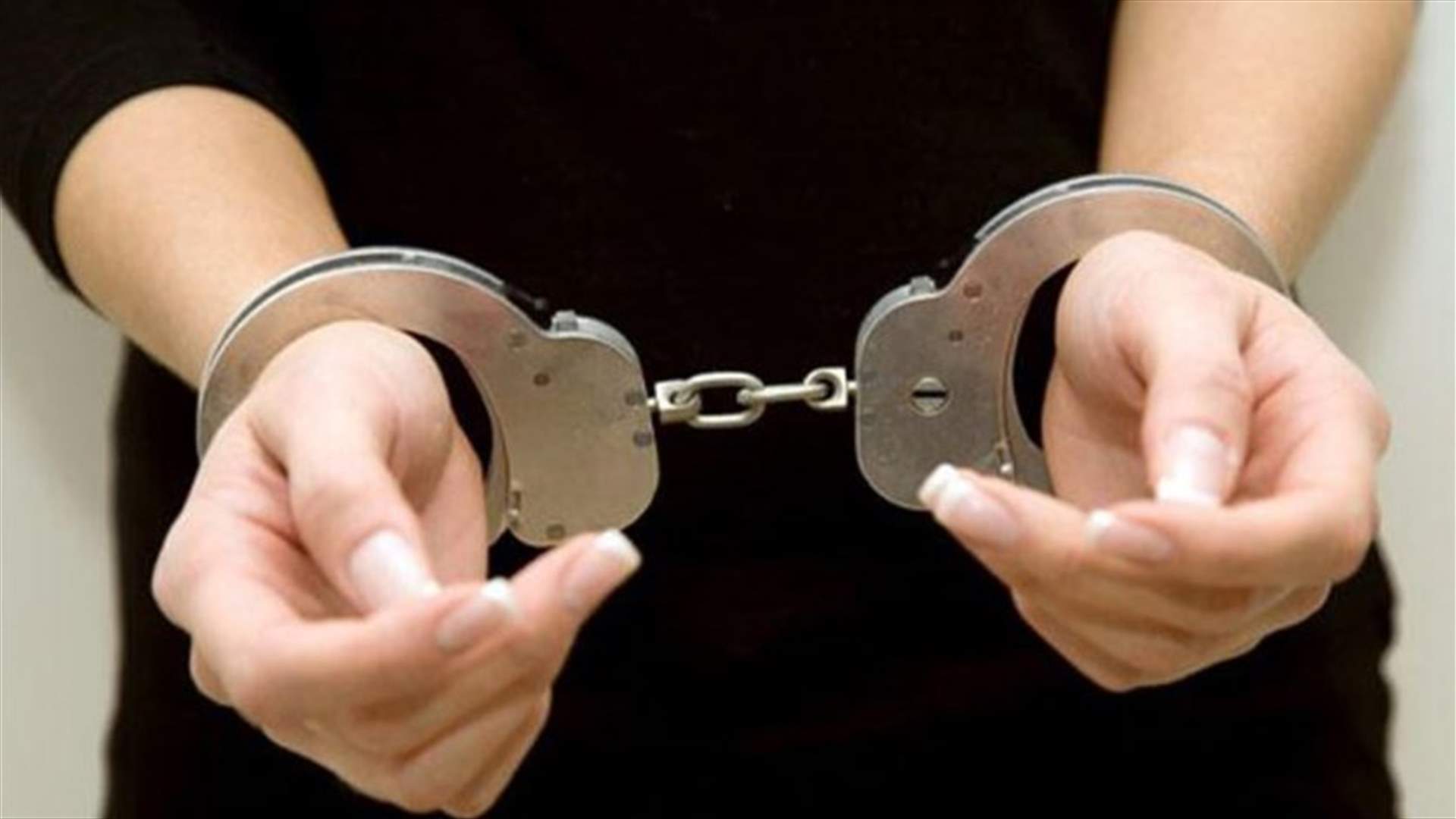 اعتقال والدة بعد وفاة ابنتها بجرعة زائدة من مسكنات الألم