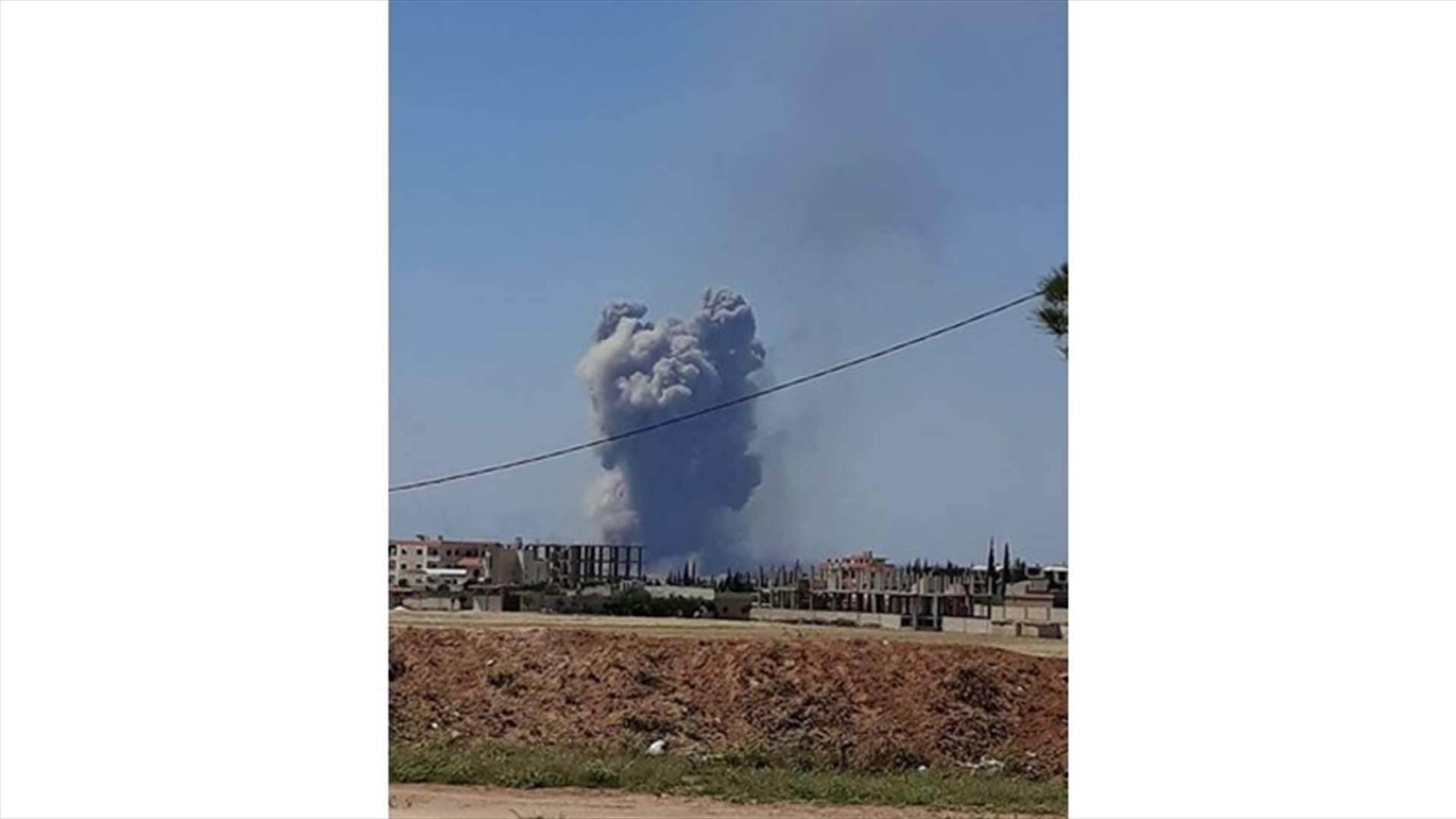 بالفيديو والصور - انفجارات ضخمة في محيط مطار حماة العسكري