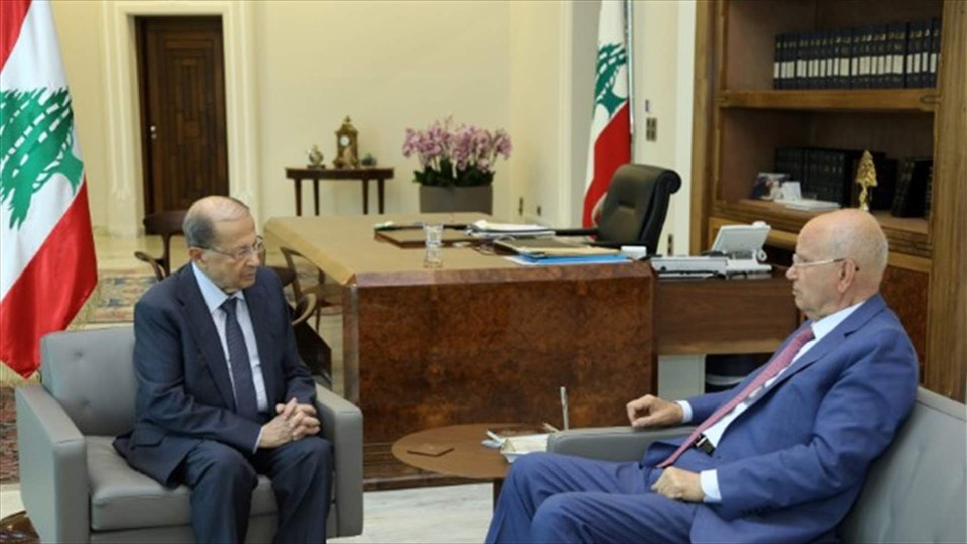 عون منح بوجي وسام الاستحقاق المذهب