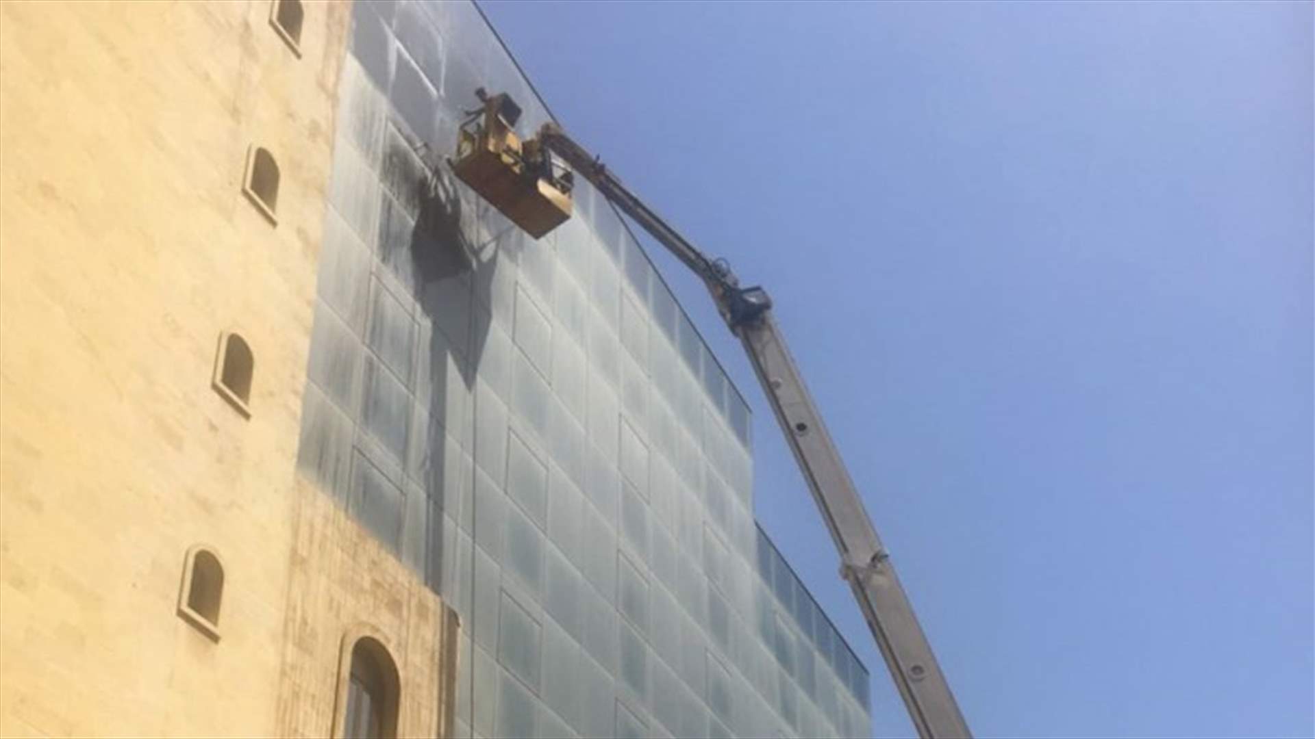 بالصورة- ورشة تنظيف في المجلس لاستقبال النواب الجدد