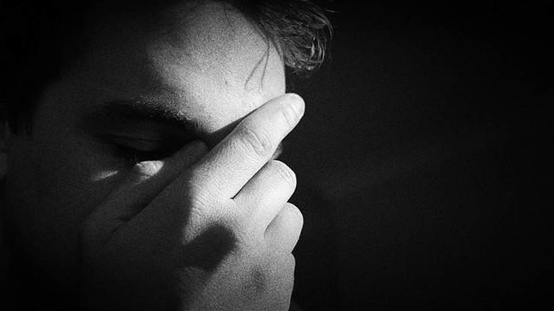 بعد 15 عاماً من الزواج... اكتشف أمراً صادماً عن زوجته يتعلّق بابنتيه!
